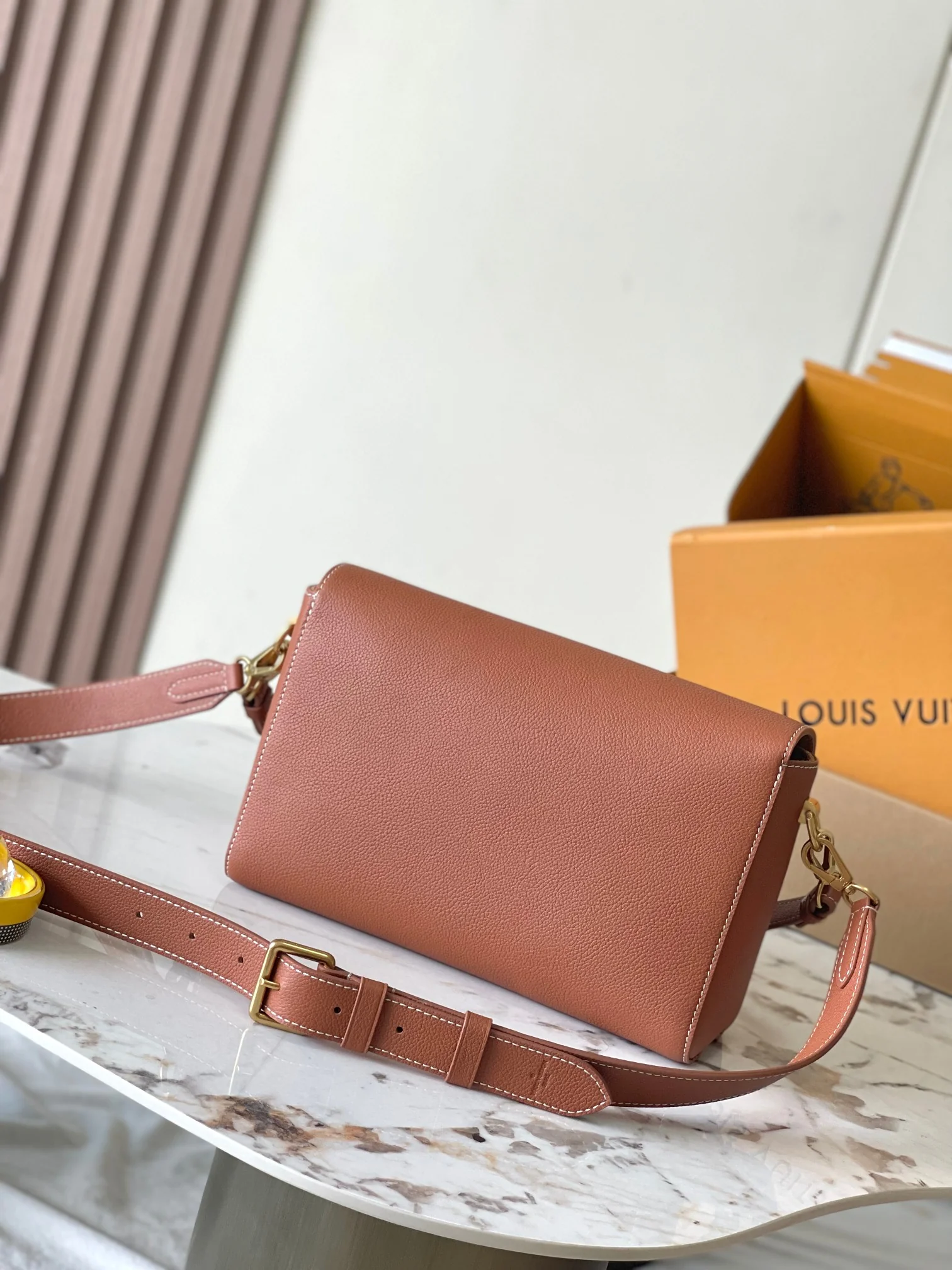 Louis Vuitton Twist M24640 Gold 9cm 27x19x9 cm - image3