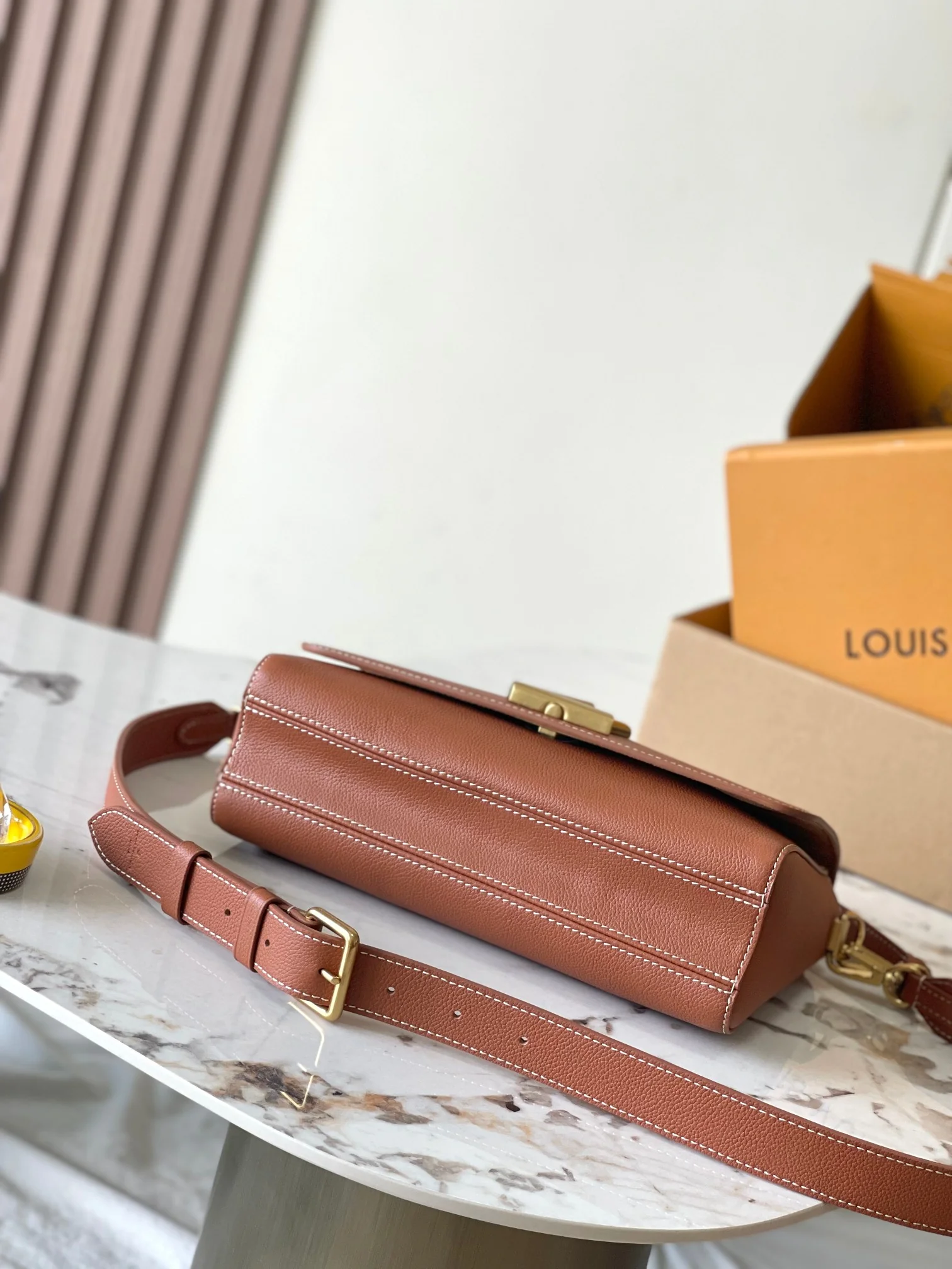 Louis Vuitton Twist M24640 Gold 9cm 27x19x9 cm - image4