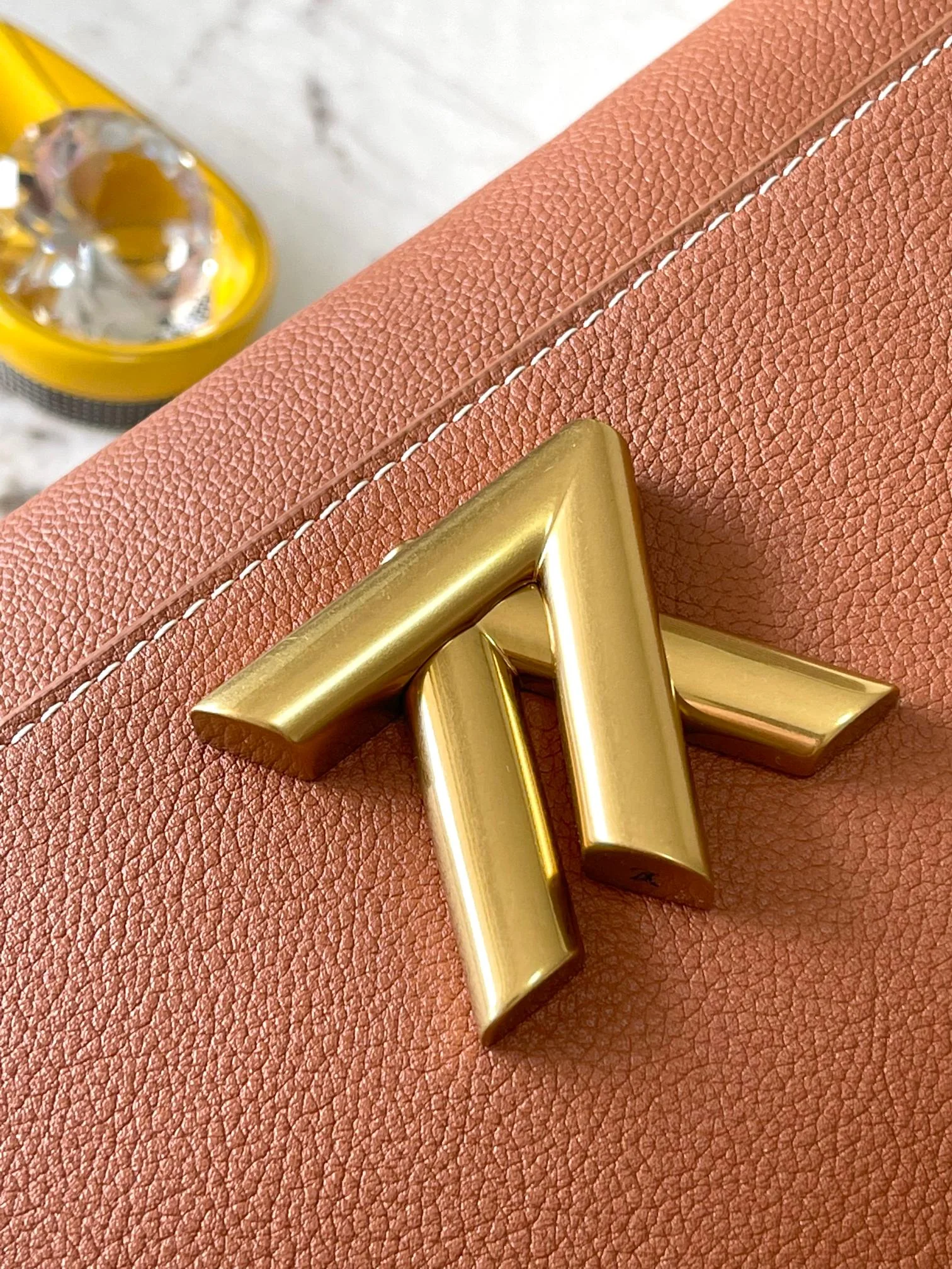 Louis Vuitton Twist M24640 Gold 9cm 27x19x9 cm - image5