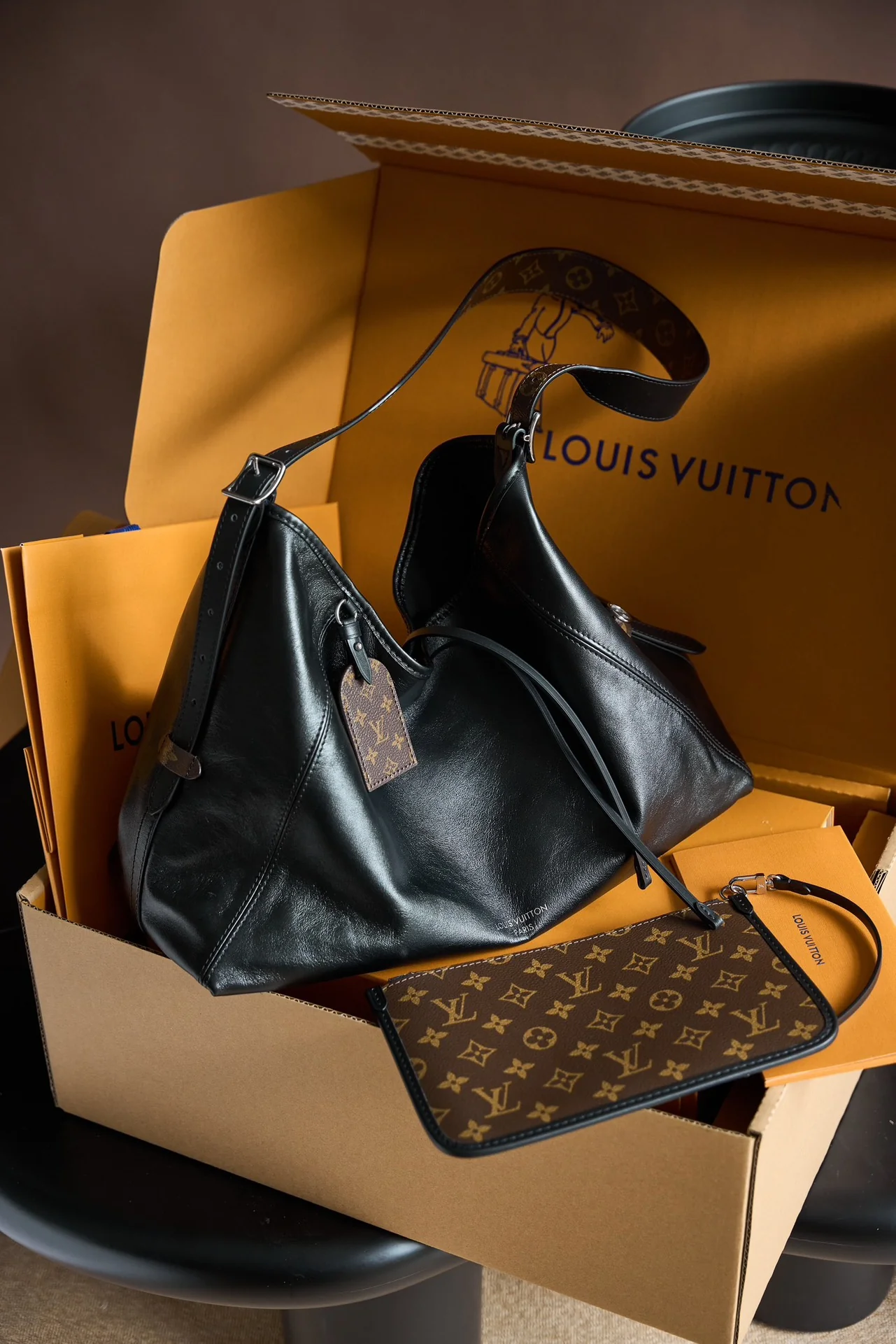 Louisvuitton Carryall Handbag M25143 Medium - description_image1