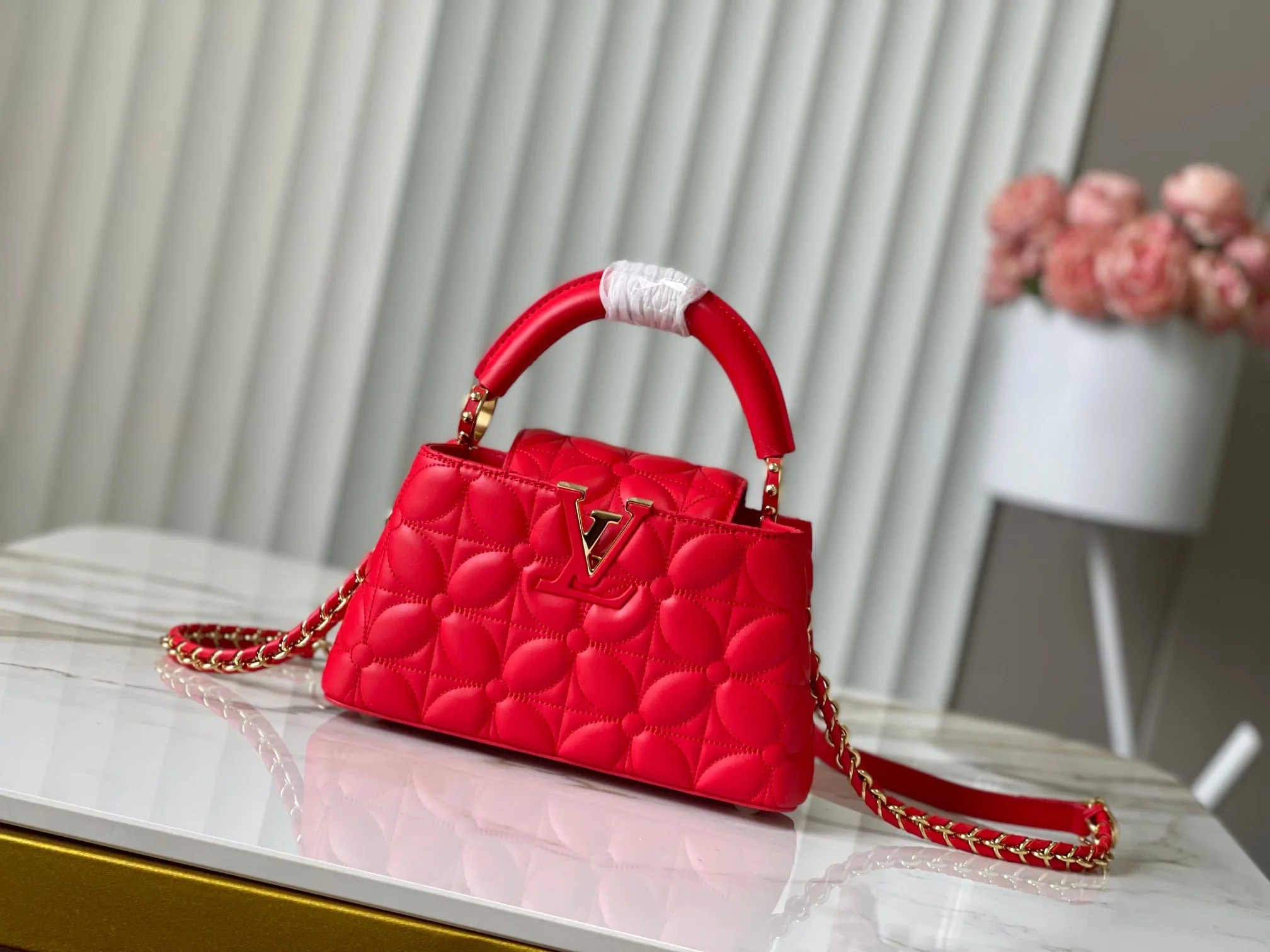 Louis Vuitton Capucines M25332 Red 8cm 22x12x8 cm - image1
