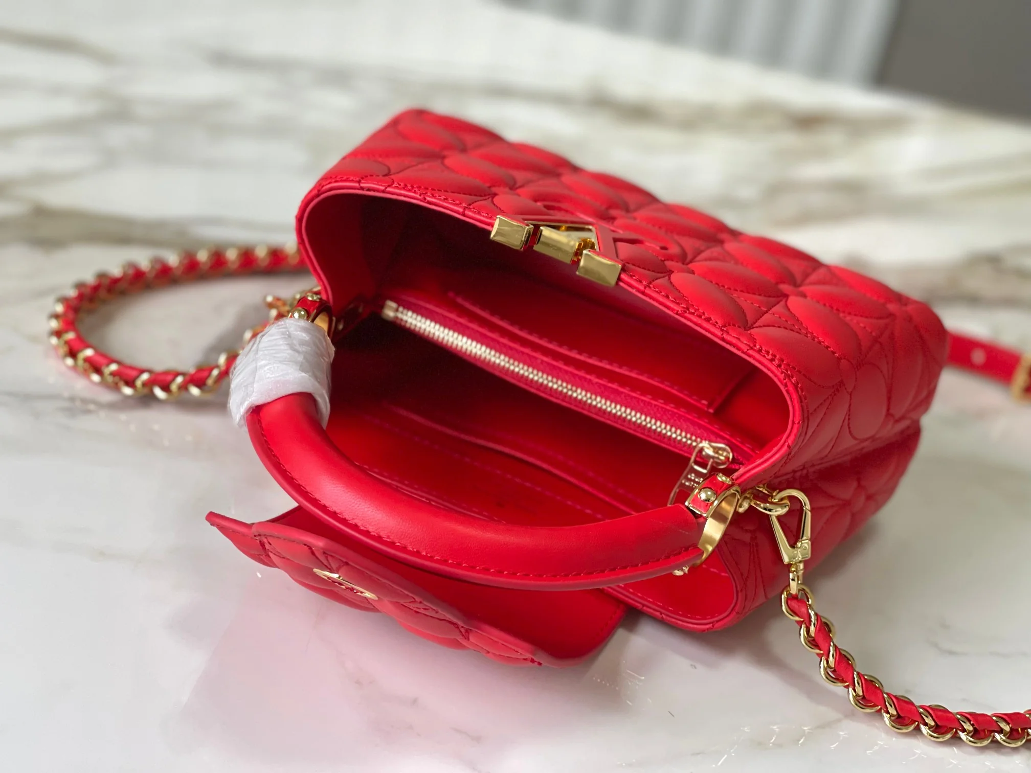 Louis Vuitton Capucines M25332 Red 8cm 22x12x8 cm - image7