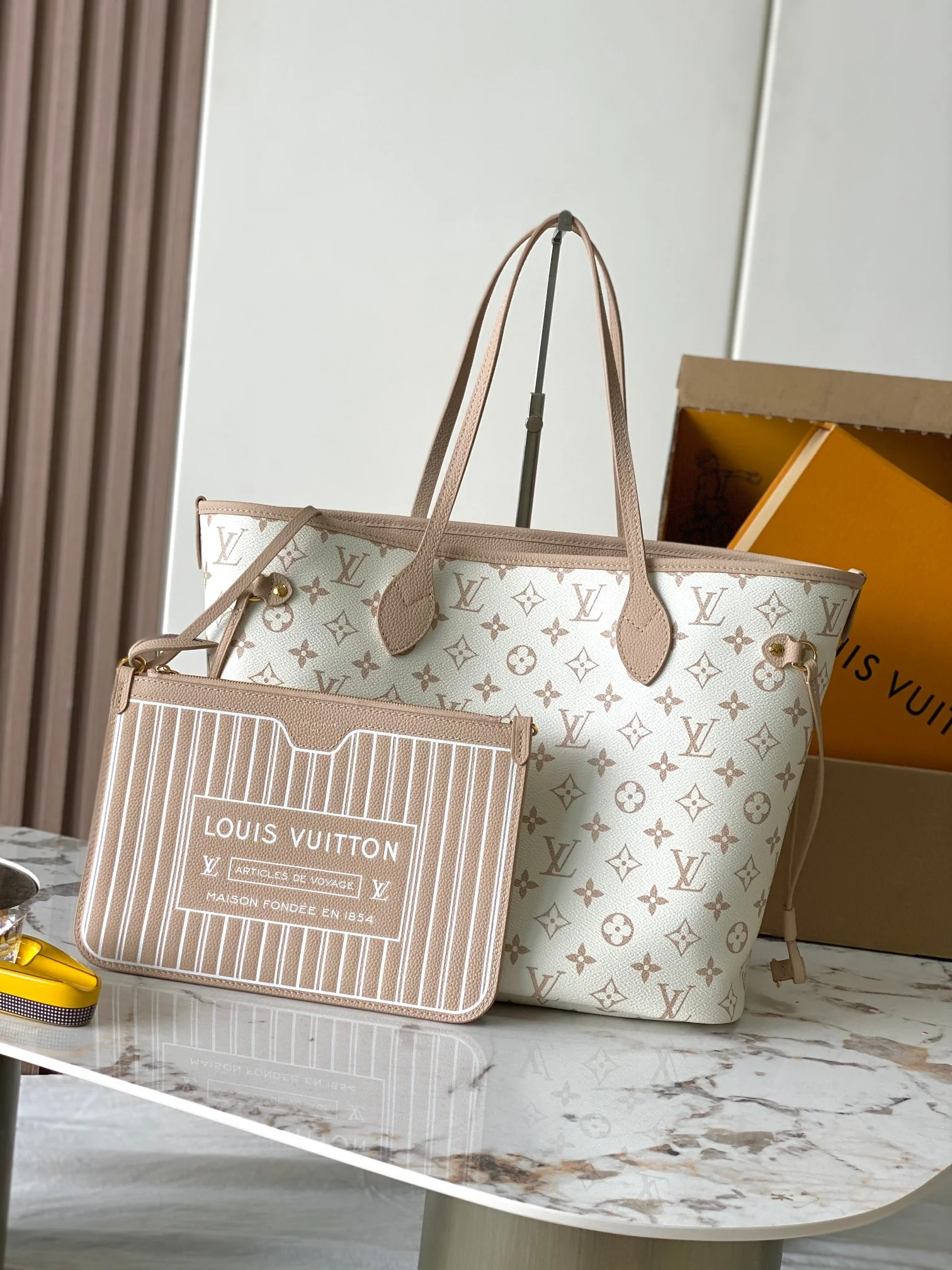 Louisvuitton Neverfull Inside Out Medium Handbag 28 x 14 x 31 cm - description_image4