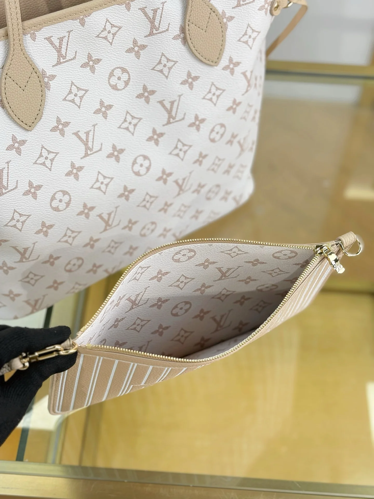 Louisvuitton Neverfull Inside Out Medium Handbag M25665 31x28x14 cm Louisvuitton Neverfull Inside Out Medium Handbag M25665 31x28x14 cm - description_image6