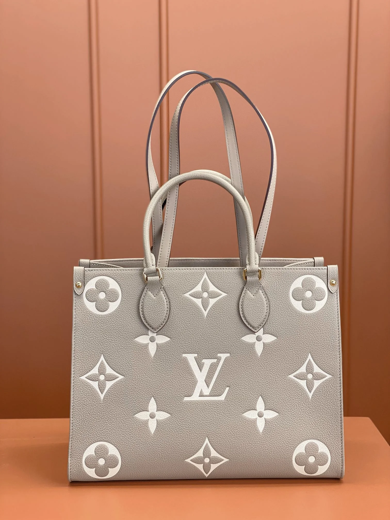 Louisvuitton OnTheGo Medium Handbag M45494 35x27x14 cm - description_image2