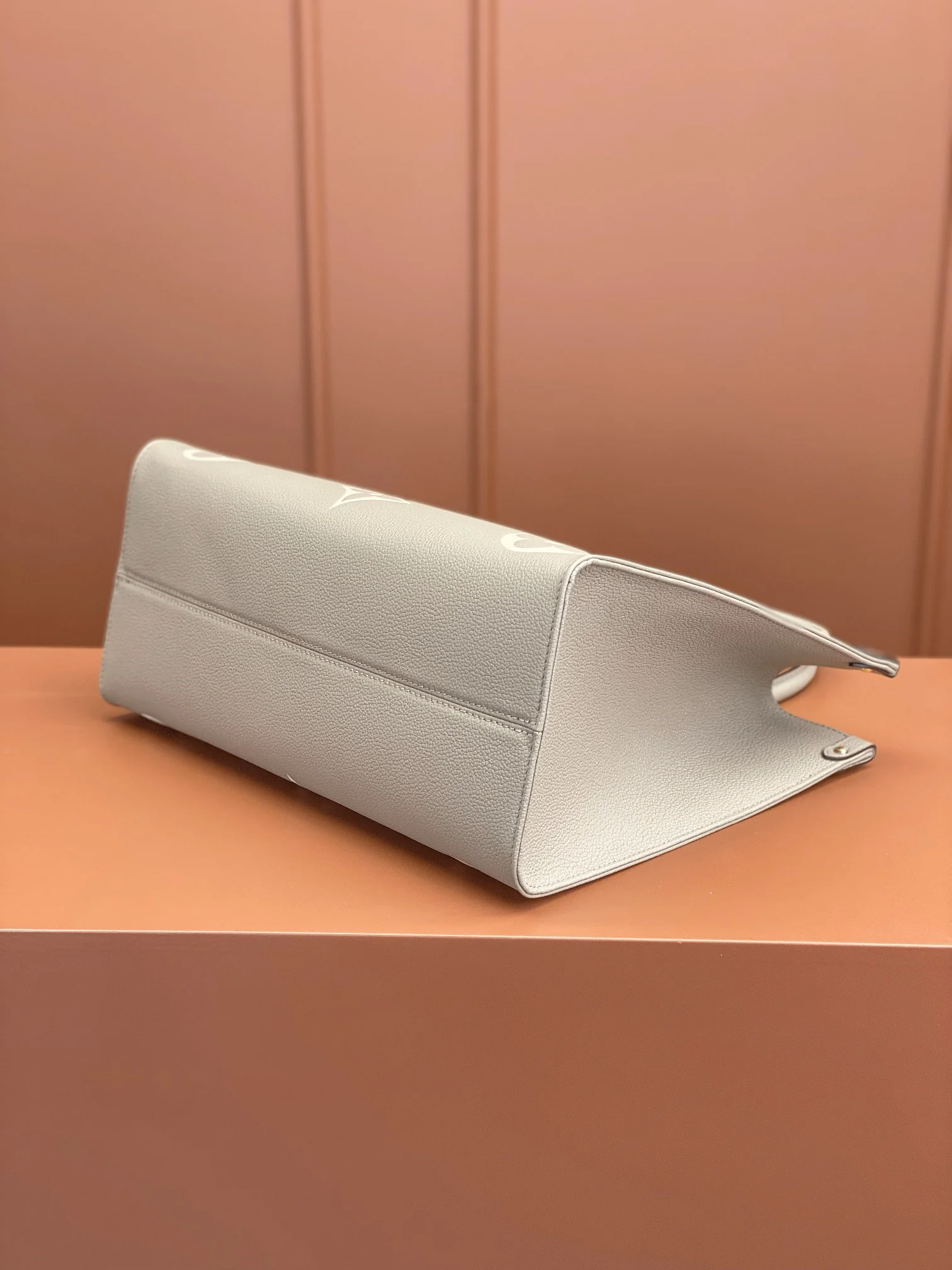 Louisvuitton OnTheGo Medium Handbag M45494 35x27x14 cm - description_image6