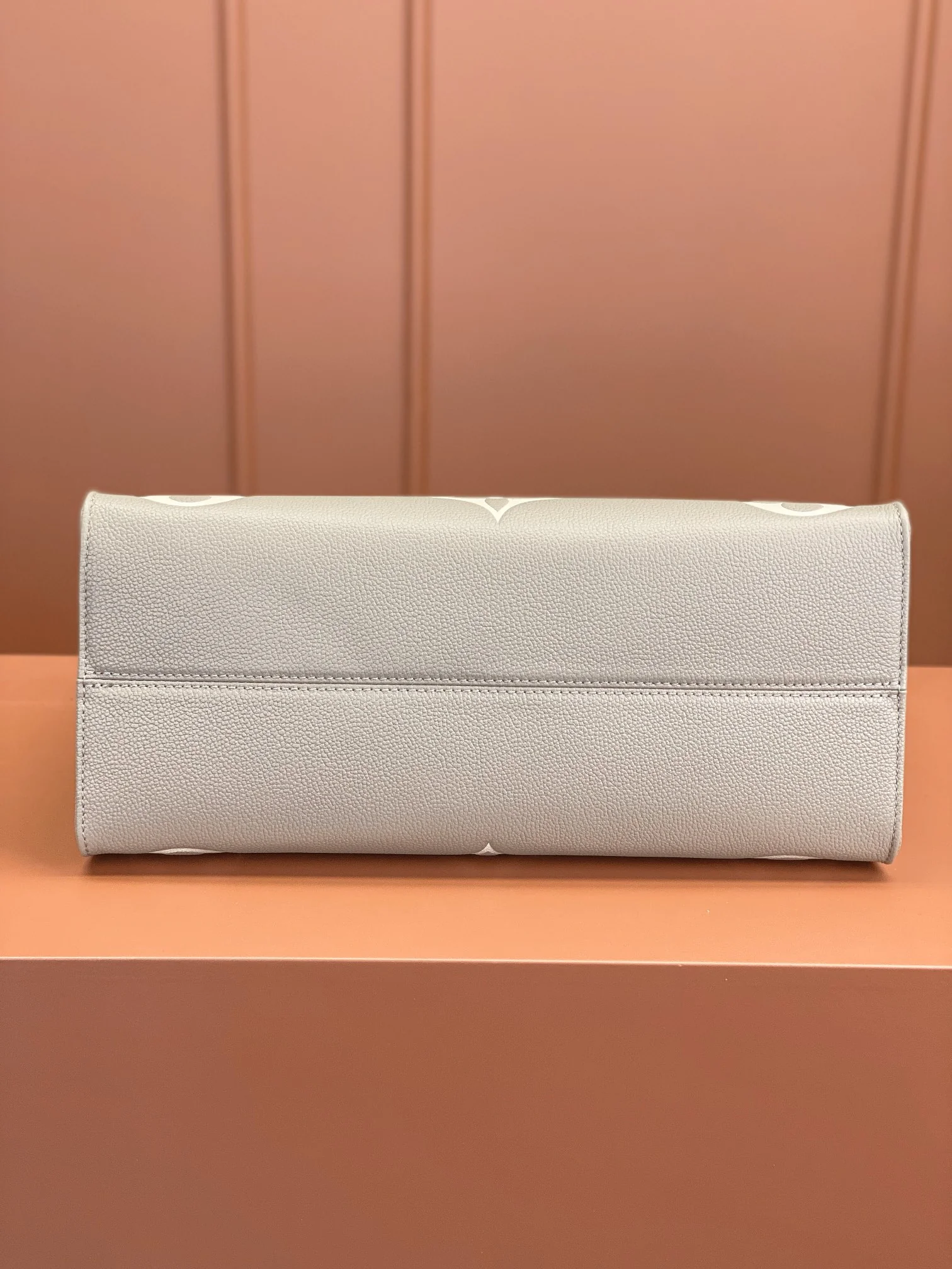 Louisvuitton OnTheGo Medium Handbag M45494 35x27x14 cm - description_image9