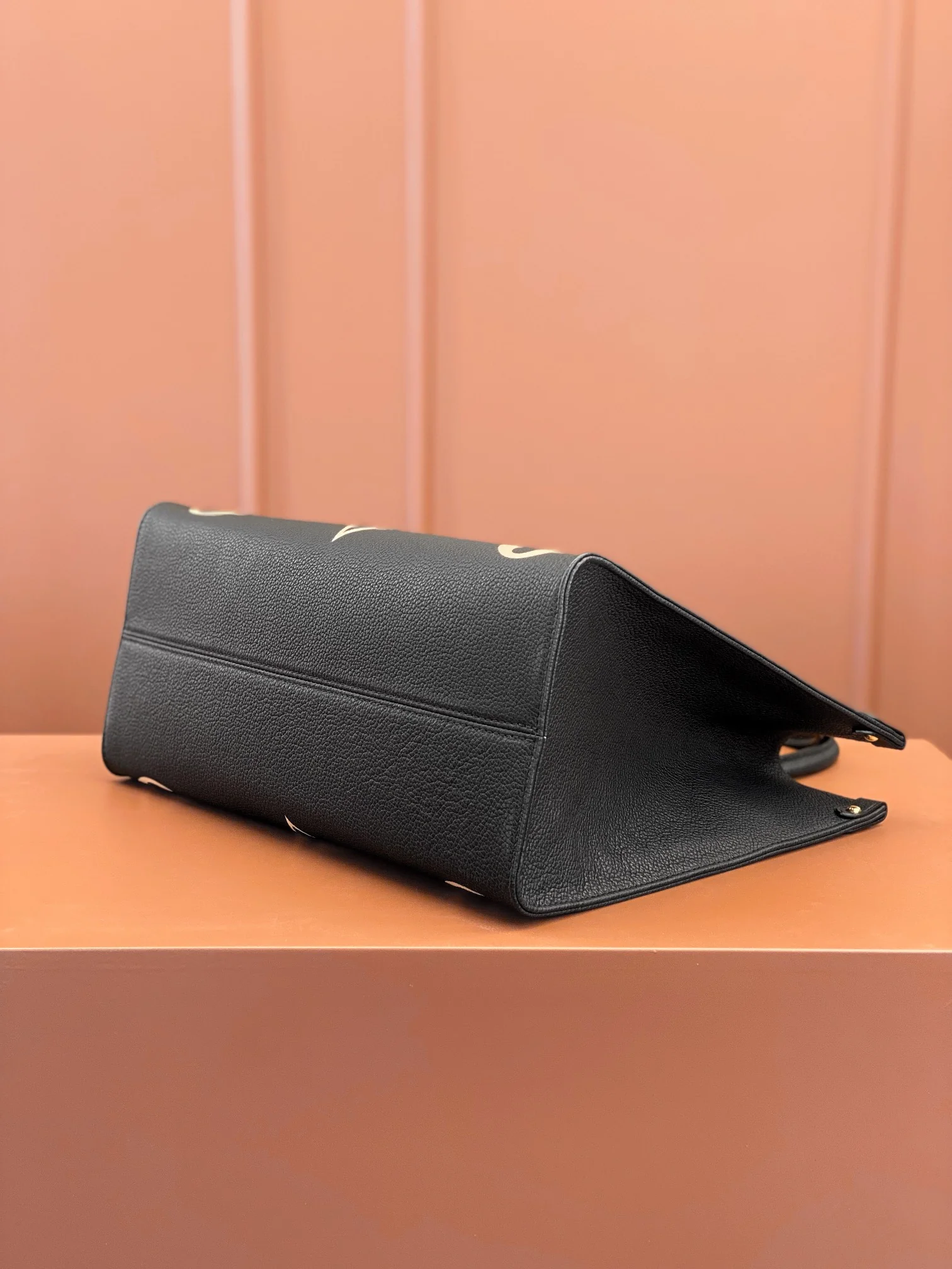 Louisvuitton OnTheGo Medium Tote M45495 35x27x14 cm - description_image6