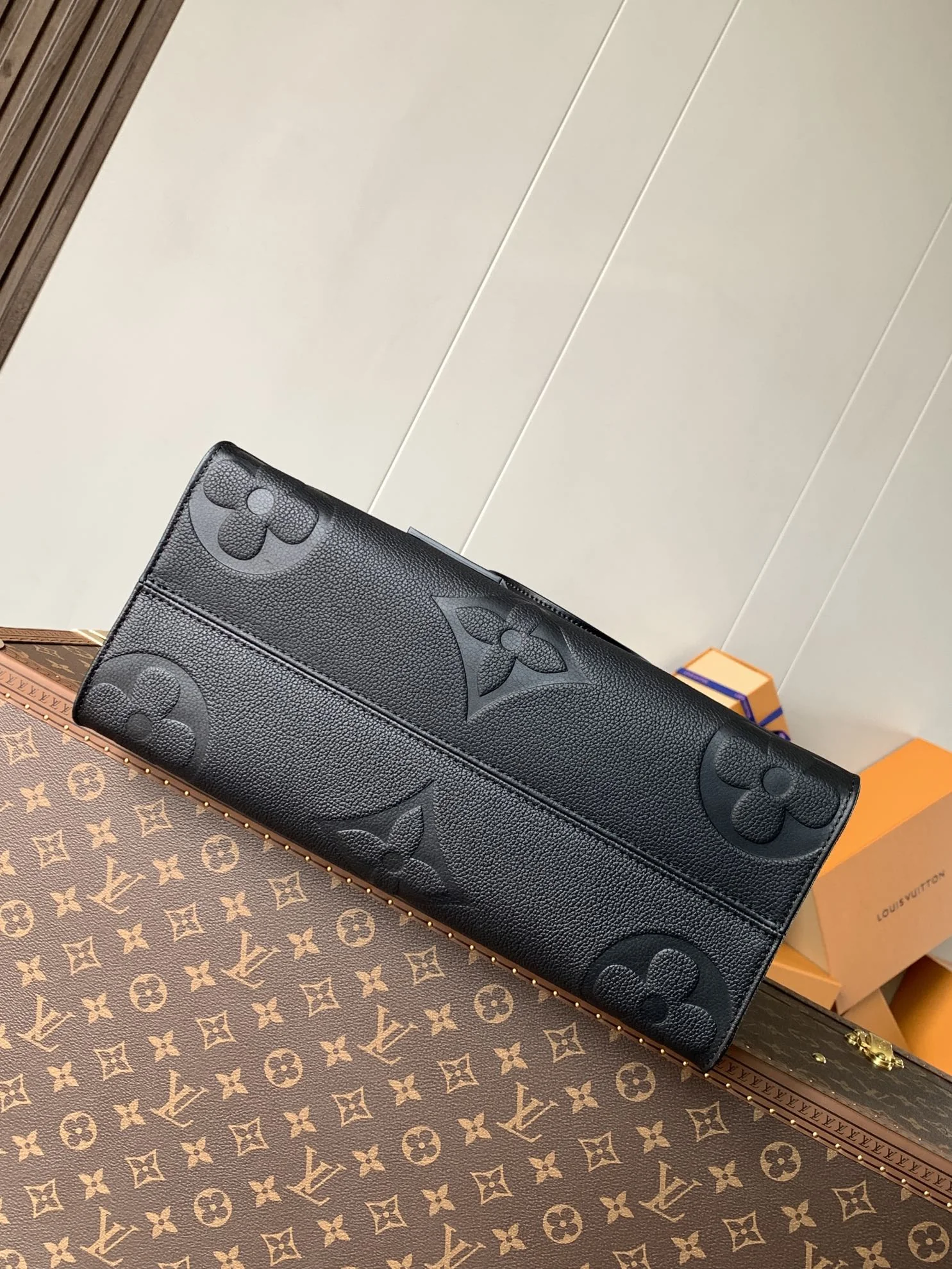 Louisvuitton OnTheGo Medium Handbag M45595 35.0 x 27.0 x 14.0 cm - description_image4