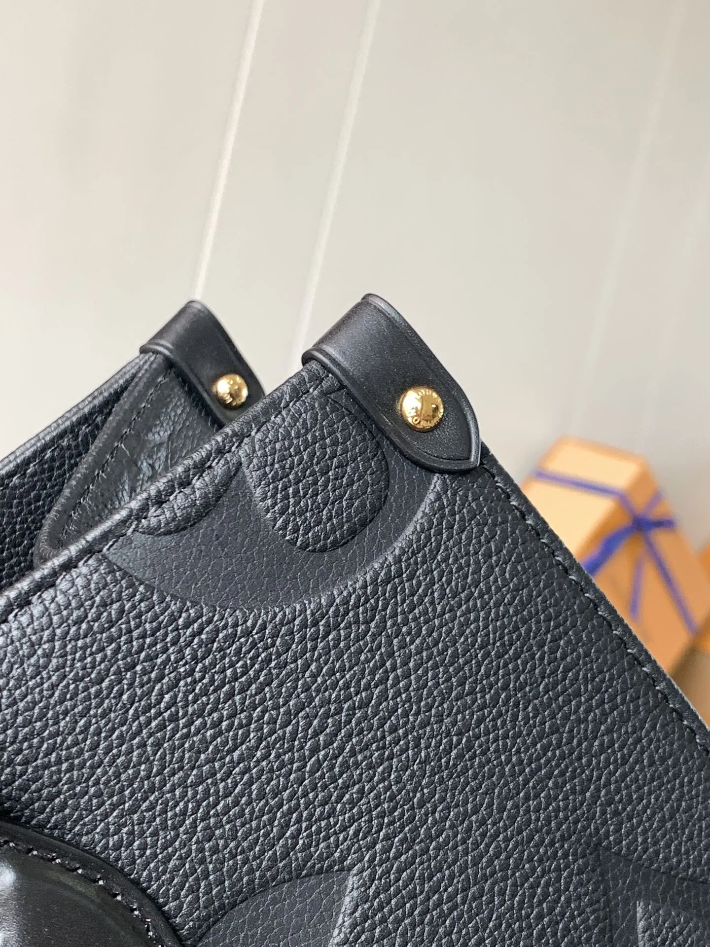 Louisvuitton OnTheGo Medium Handbag M45595 35.0 x 27.0 x 14.0 cm - description_image6