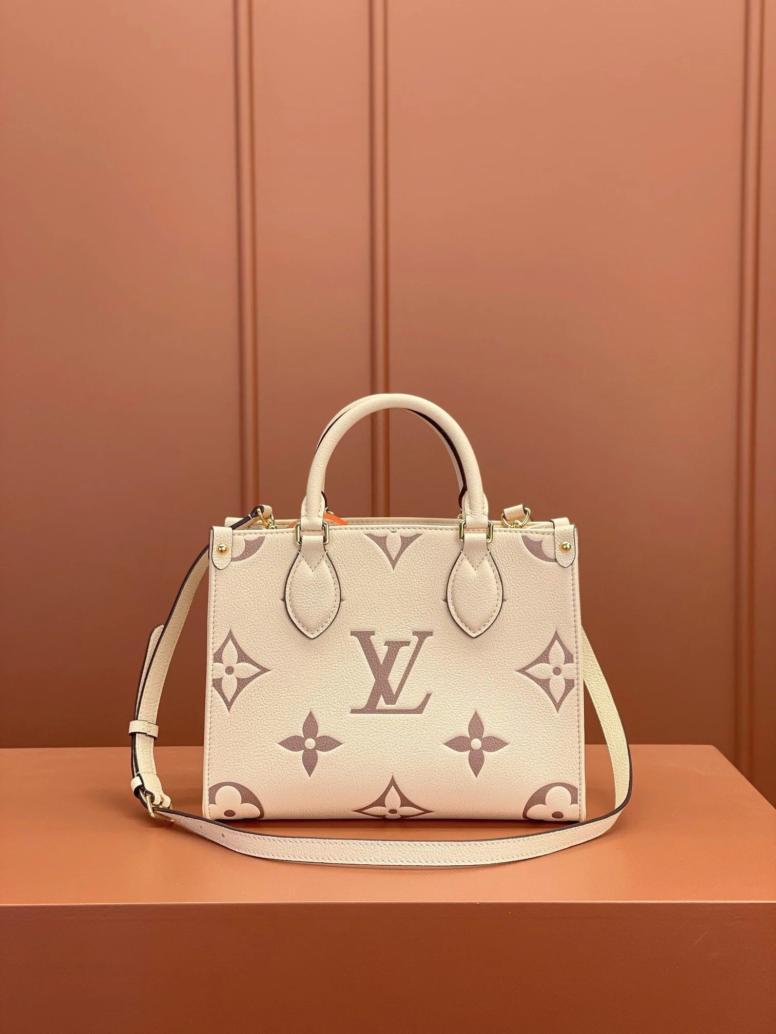 Louisvuitton Onthego Small Tote M45653 25x19x11.5 cm - description_image1
