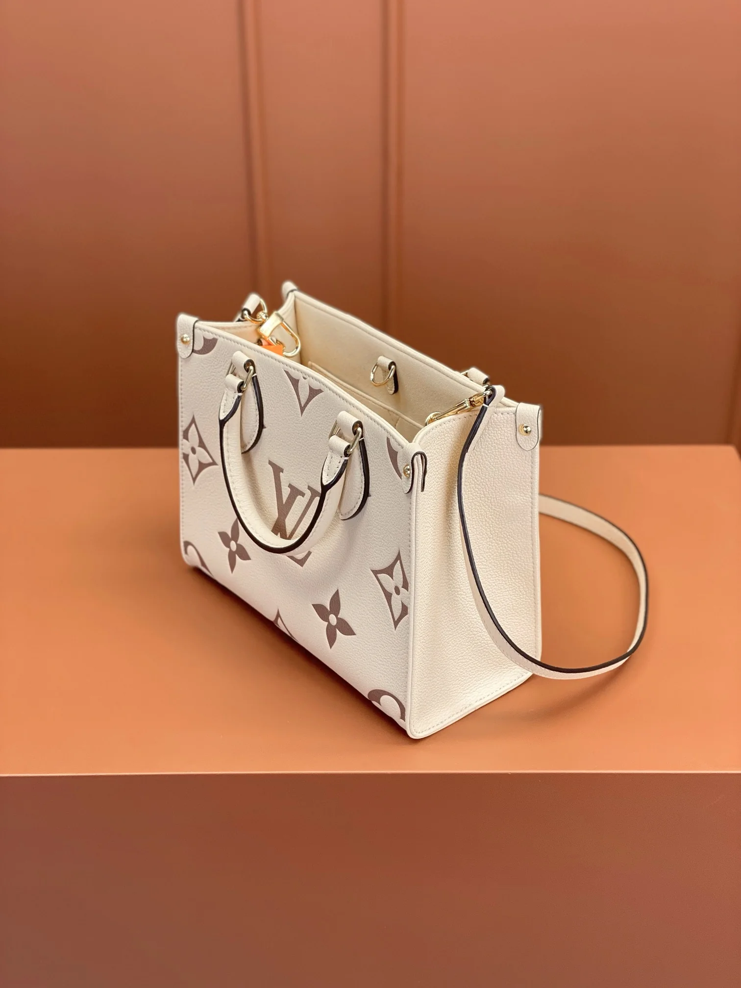 Louisvuitton Onthego Small Tote M45653 25x19x11.5 cm - description_image4