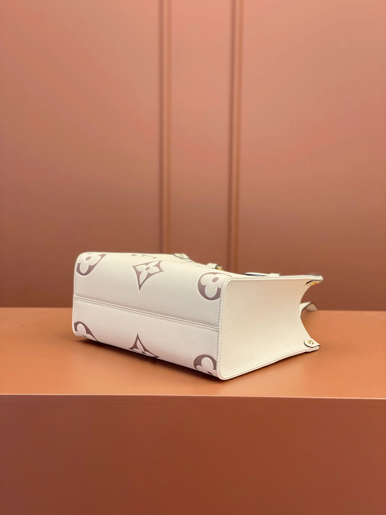 Louisvuitton Onthego Small Tote M45653 25x19x11.5 cm - description_image6