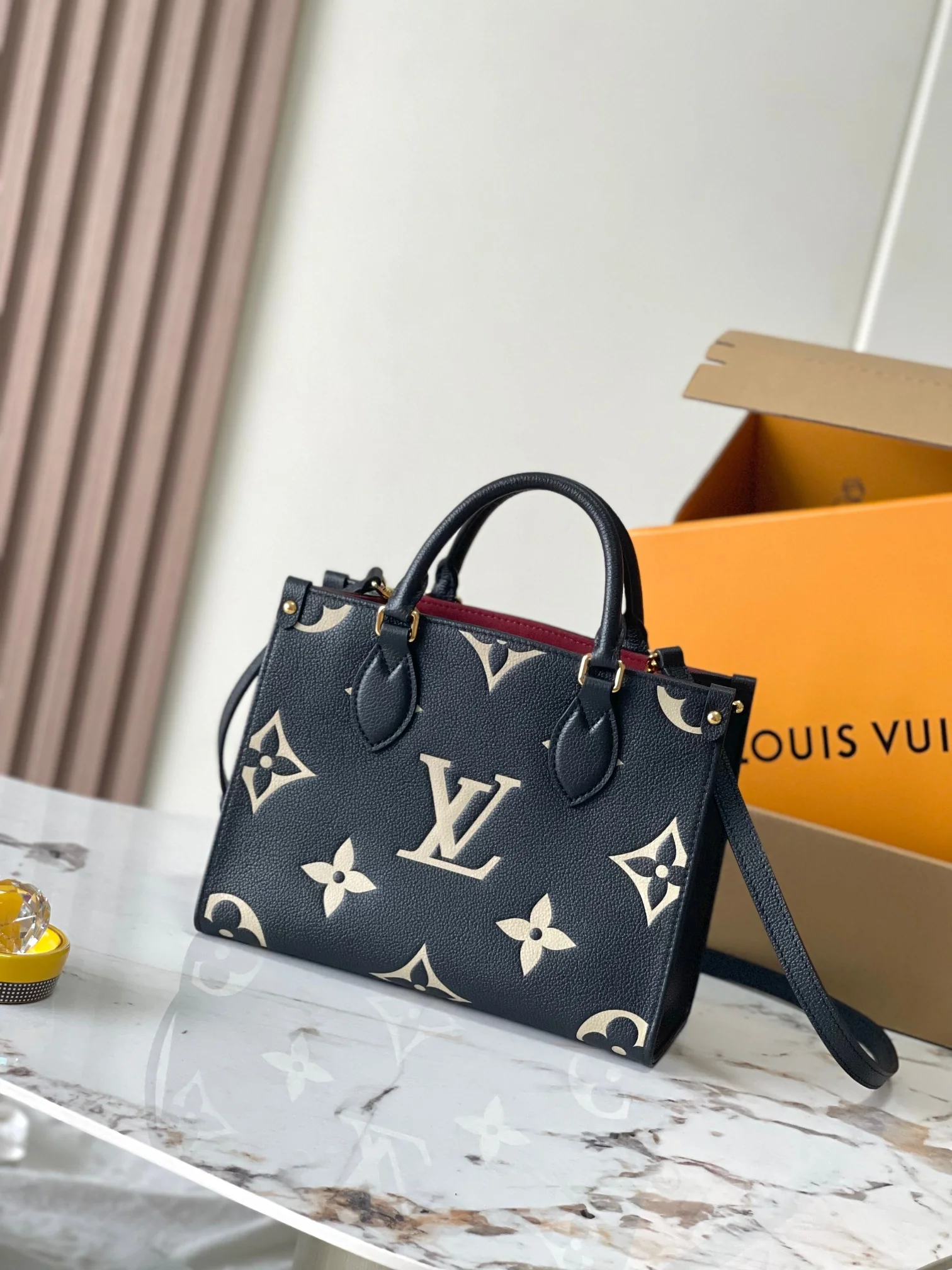 Louisvuitton Onthego Small Handbag M45659 25x19x11.5 cm - description_image1