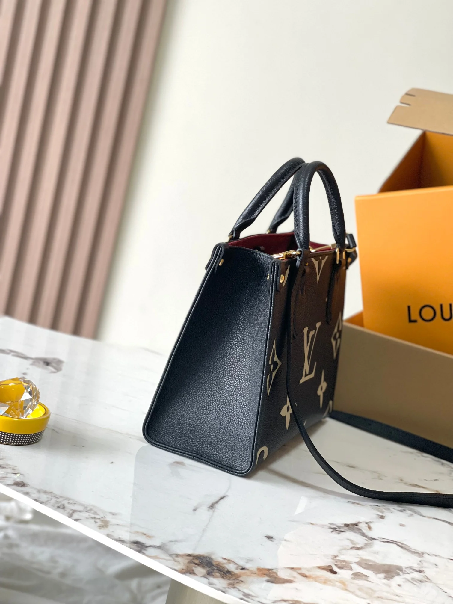 Louisvuitton Onthego Small Handbag M45659 25x19x11.5 cm - description_image2