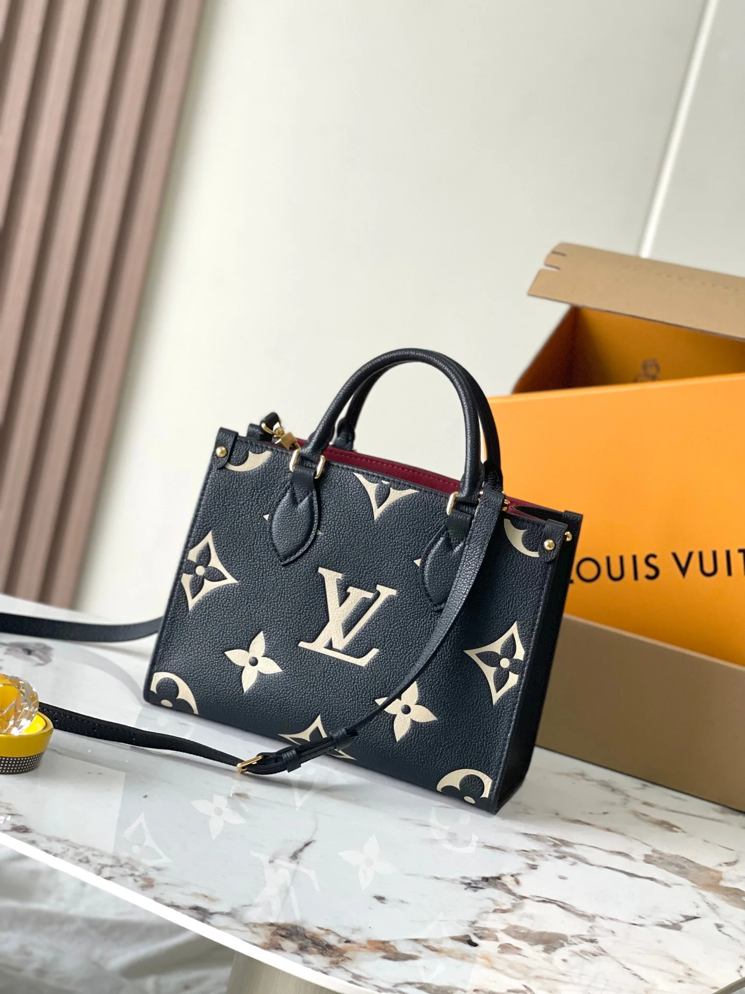 Louisvuitton Onthego Small Handbag M45659 25x19x11.5 cm - description_image3