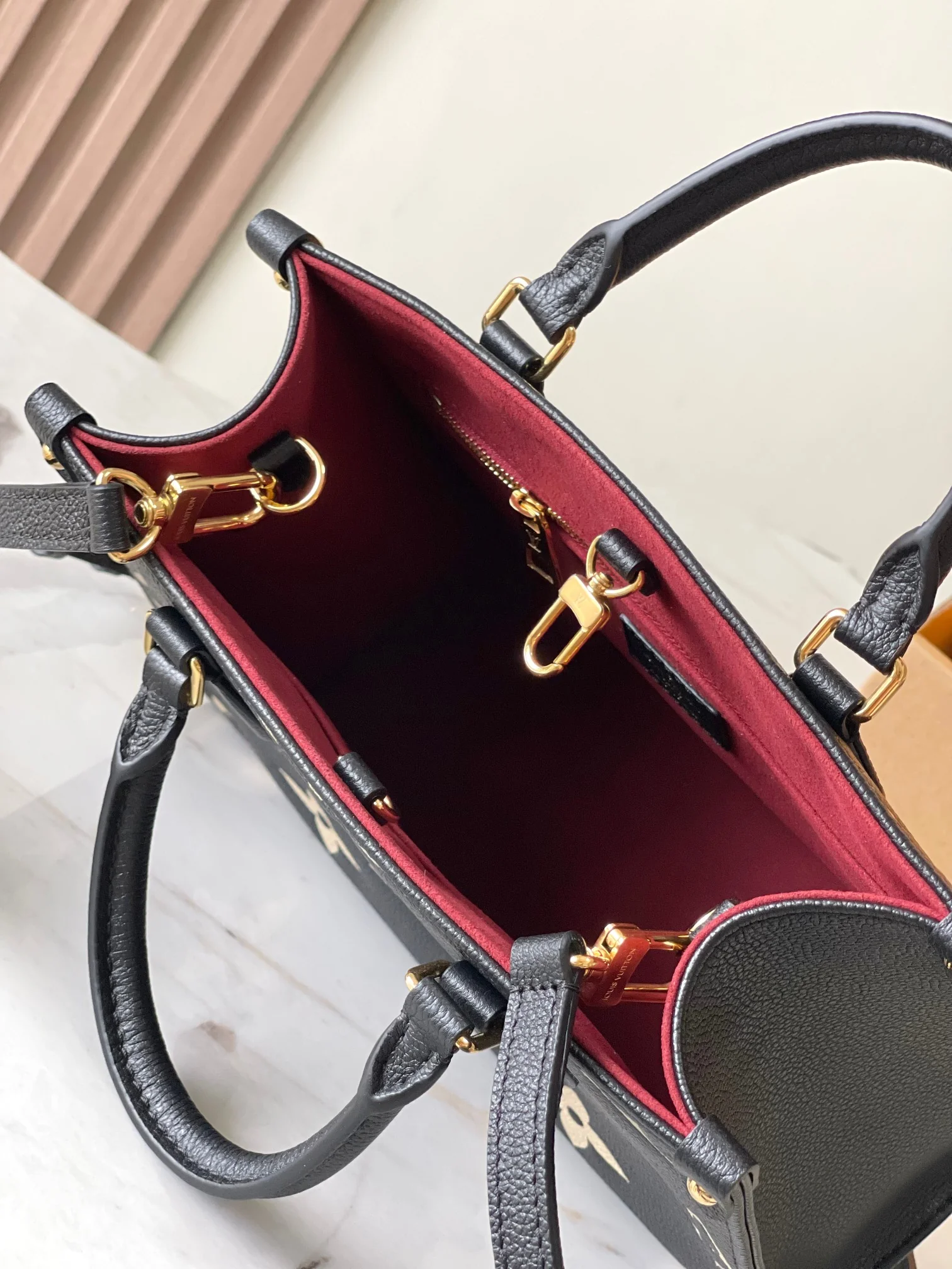 Louisvuitton Onthego Small Handbag M45659 25x19x11.5 cm - description_image9