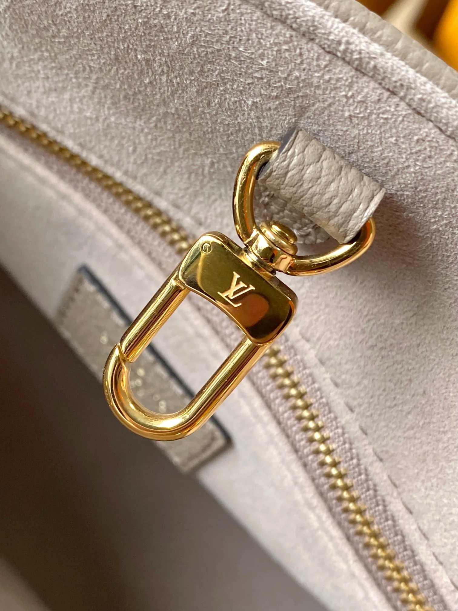 Louisvuitton OnTheGo Small Handbag M45779 25x19x11.5 cm - description_image6