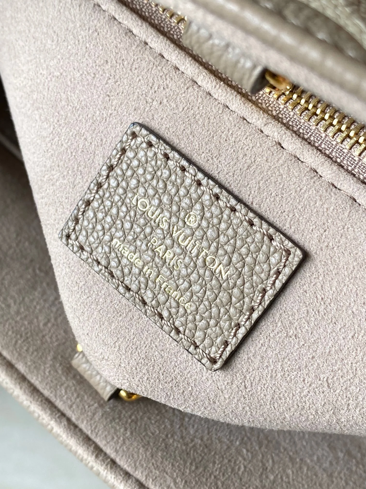 Louisvuitton OnTheGo Small Handbag M45779 25x19x11.5 cm - description_image9