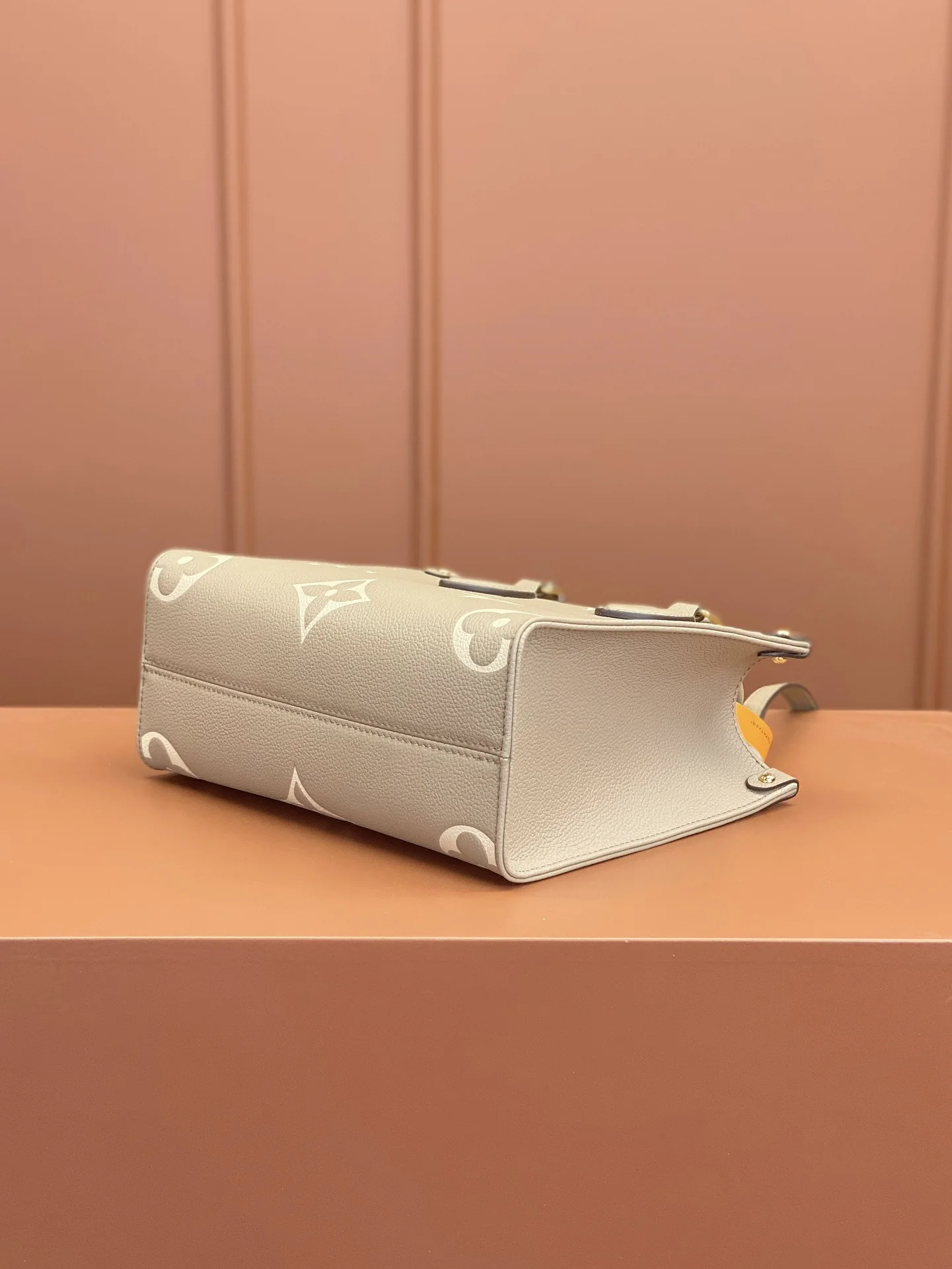 Louisvuitton OnTheGo Small Handbag M45779 25x19x11.5 cm - description_image6