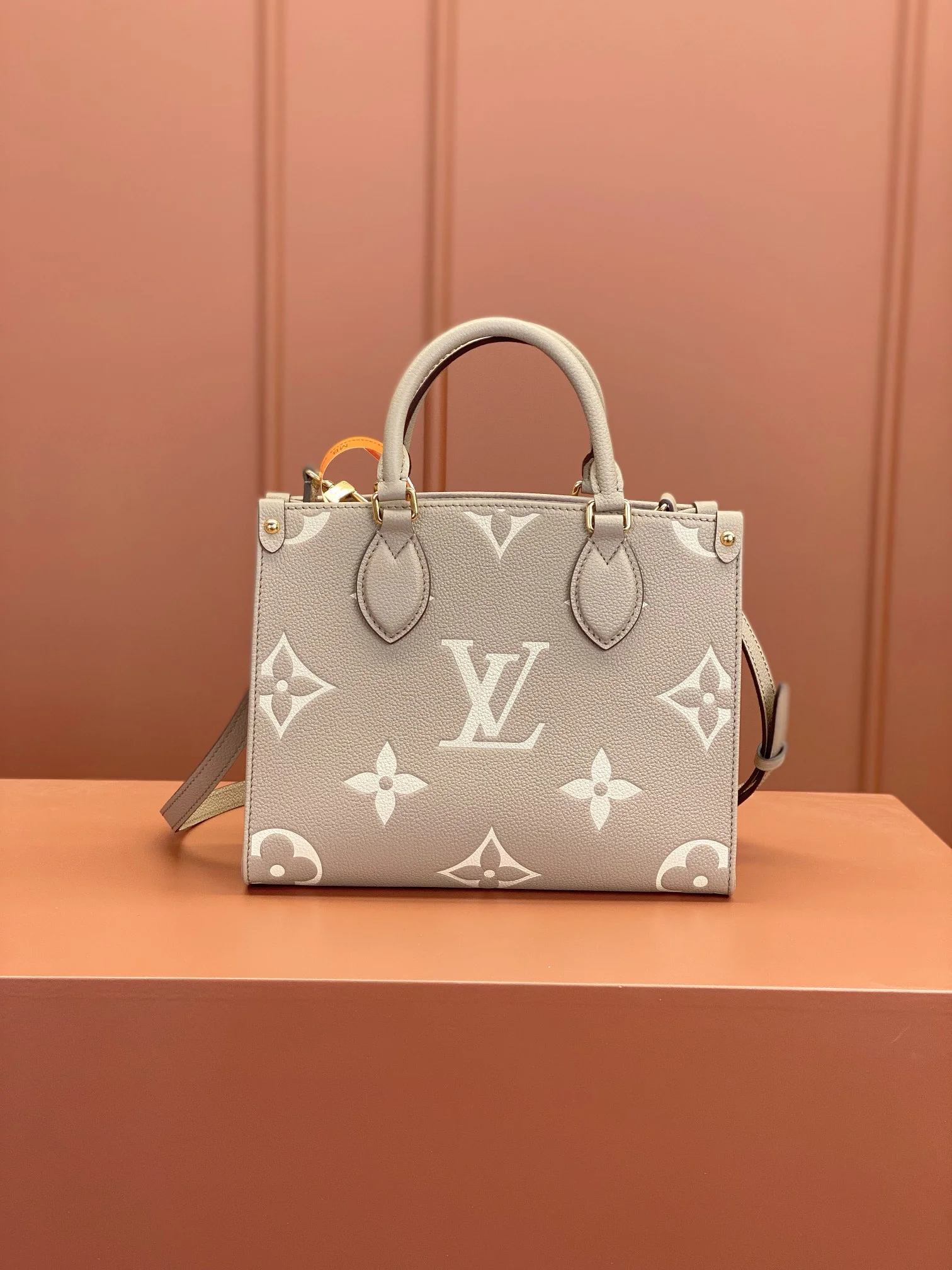 Louisvuitton OnTheGo Small Handbag M45779 25x19x11.5 cm - description_image8