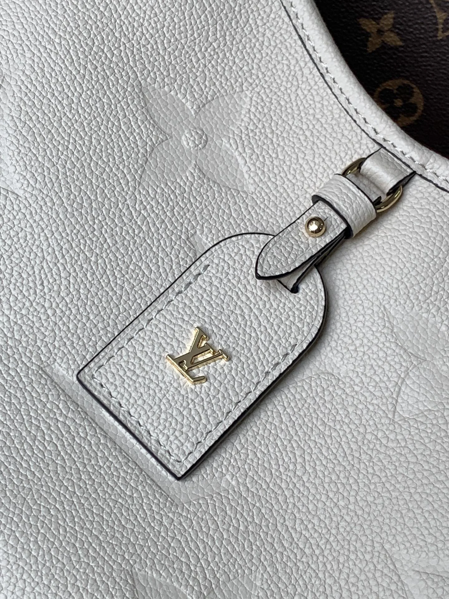 Louisvuitton Milky Way Monogram Empreinte Small Carryall 24 x 12 x 29.5 cm - description_image5