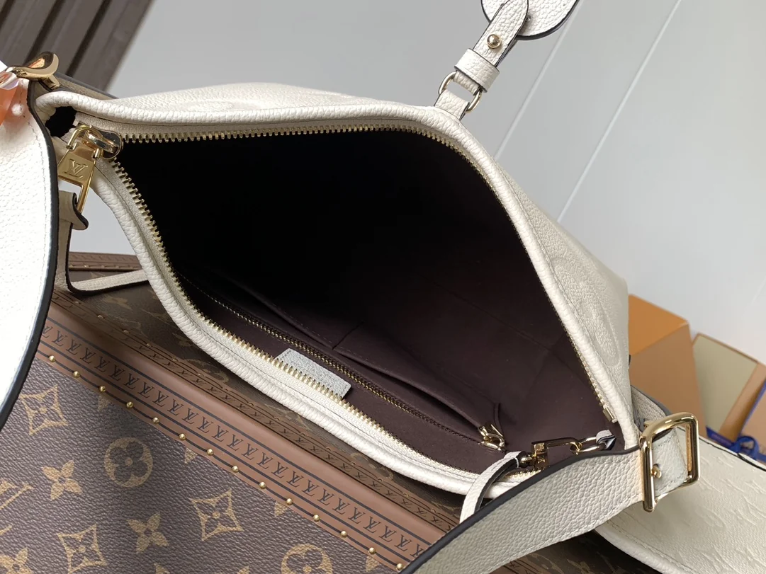 Louisvuitton Milky Way Monogram Empreinte Small Carryall 24 x 12 x 29.5 cm - description_image8