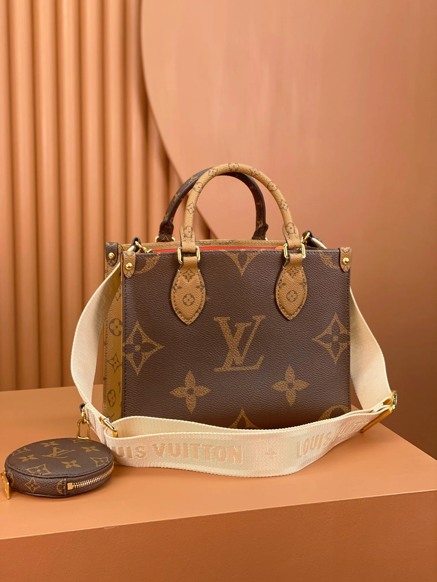 Louisvuitton OnTheGo Small Tote M46373 25x19x11.5 cm - description_image2