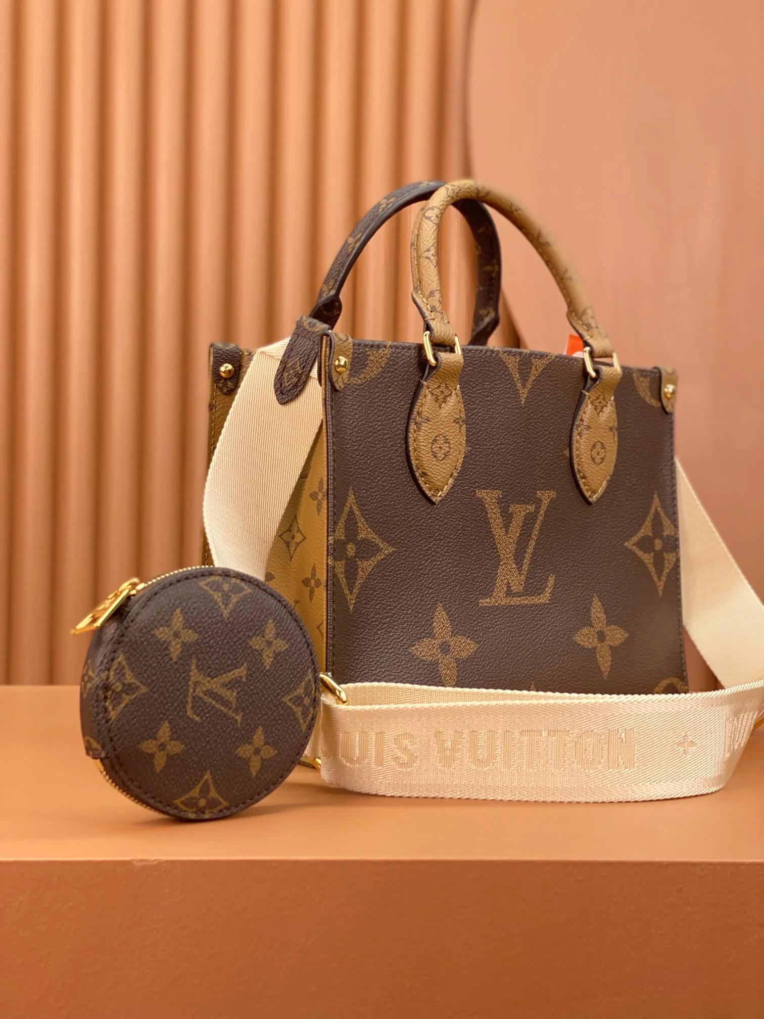 Louisvuitton OnTheGo Small Tote M46373 25x19x11.5 cm - description_image4