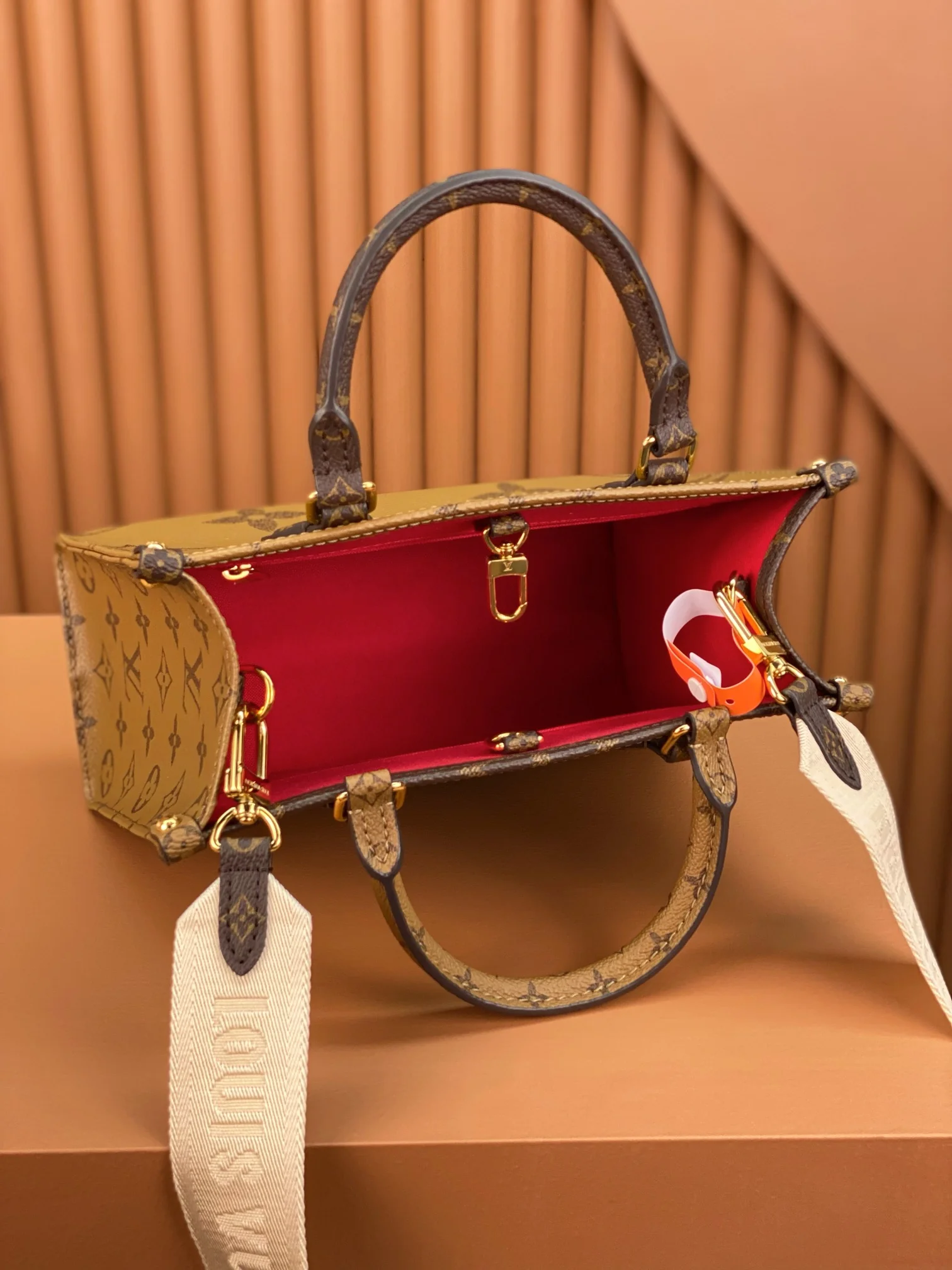 Louisvuitton OnTheGo Small Tote M46373 25x19x11.5 cm - description_image7