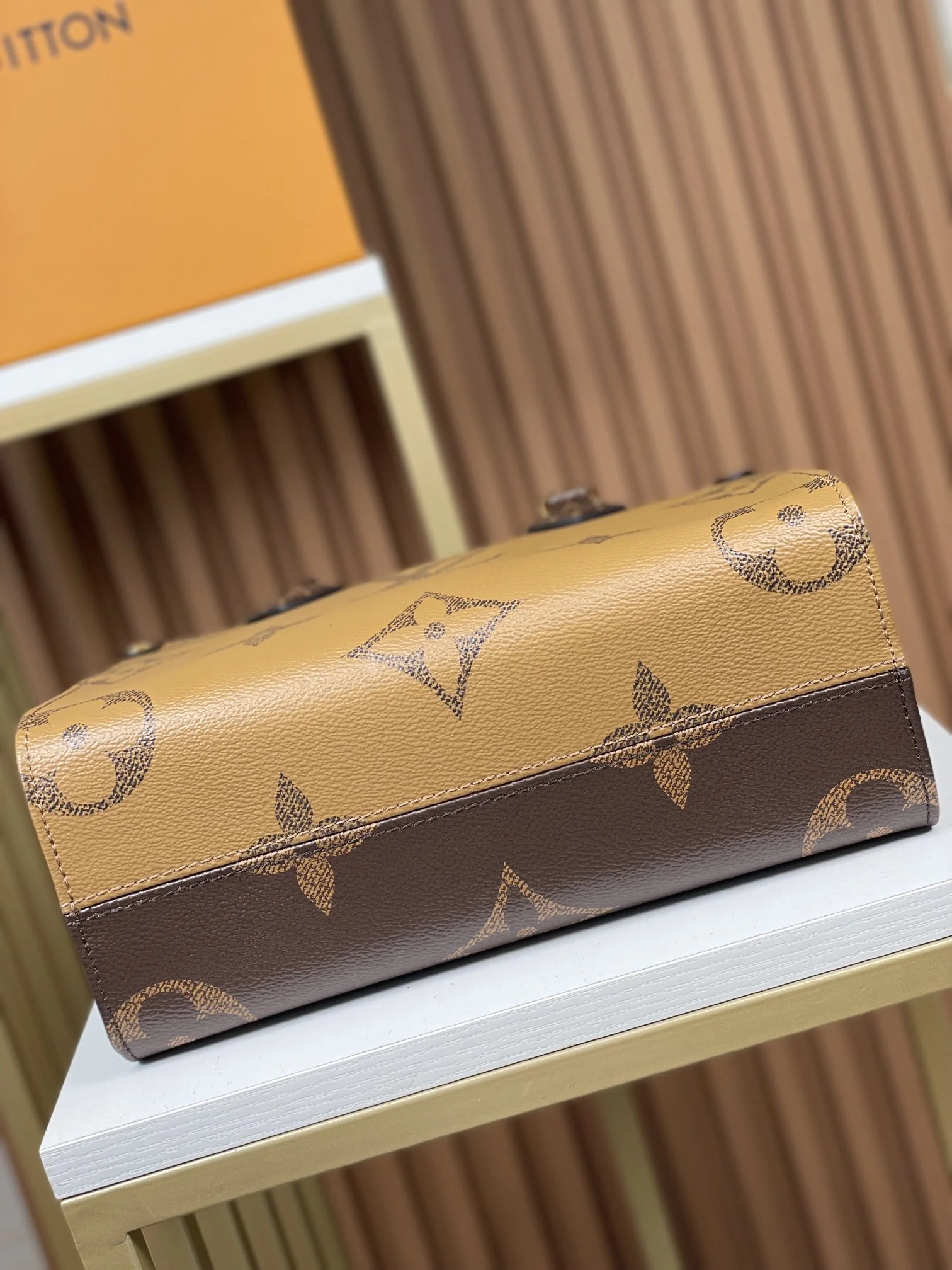 Louisvuitton OnTheGo Small Handbag M46373 25x19x11.5 cm - description_image4