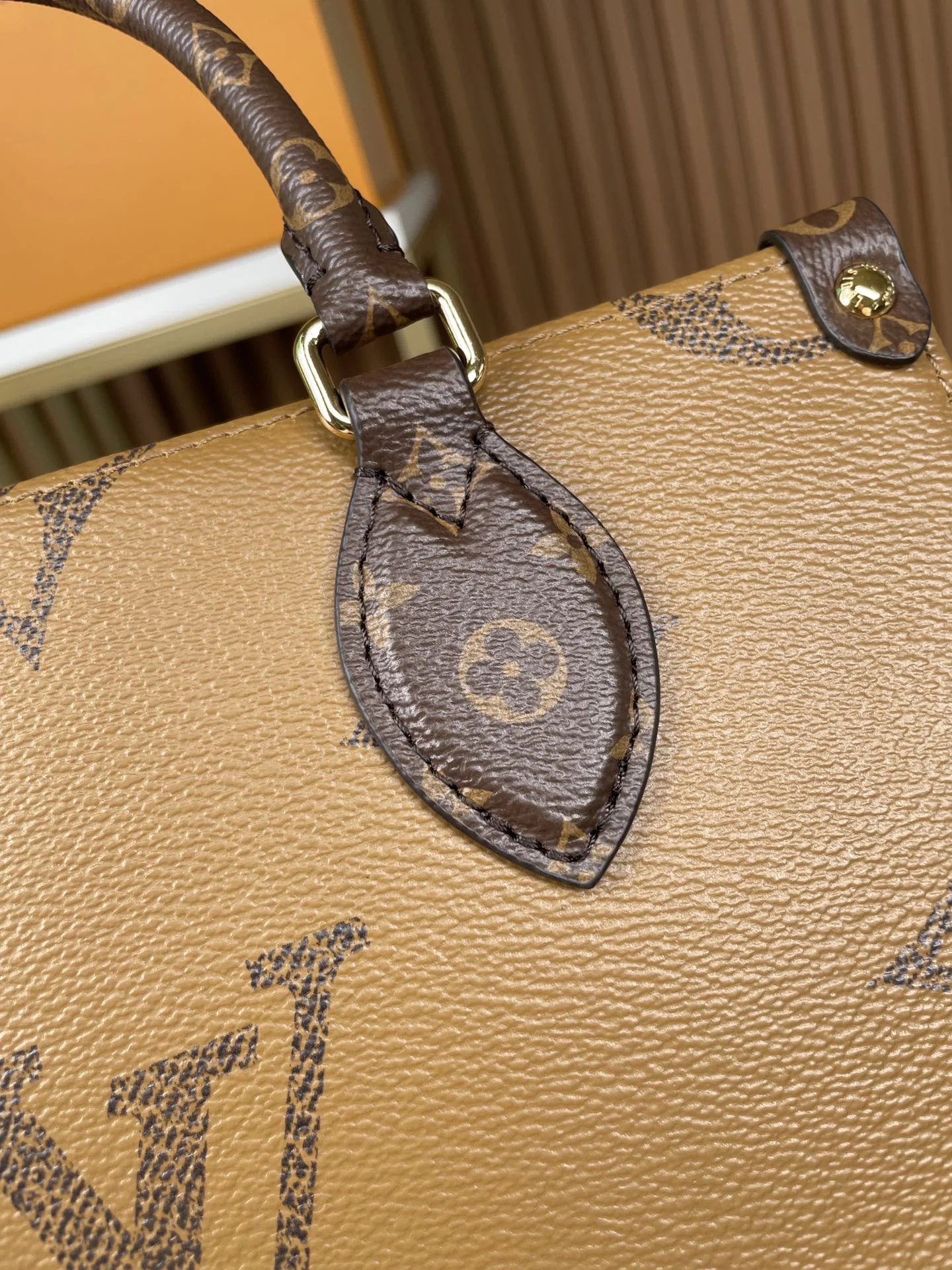 Louisvuitton OnTheGo Small Handbag M46373 25x19x11.5 cm - description_image5