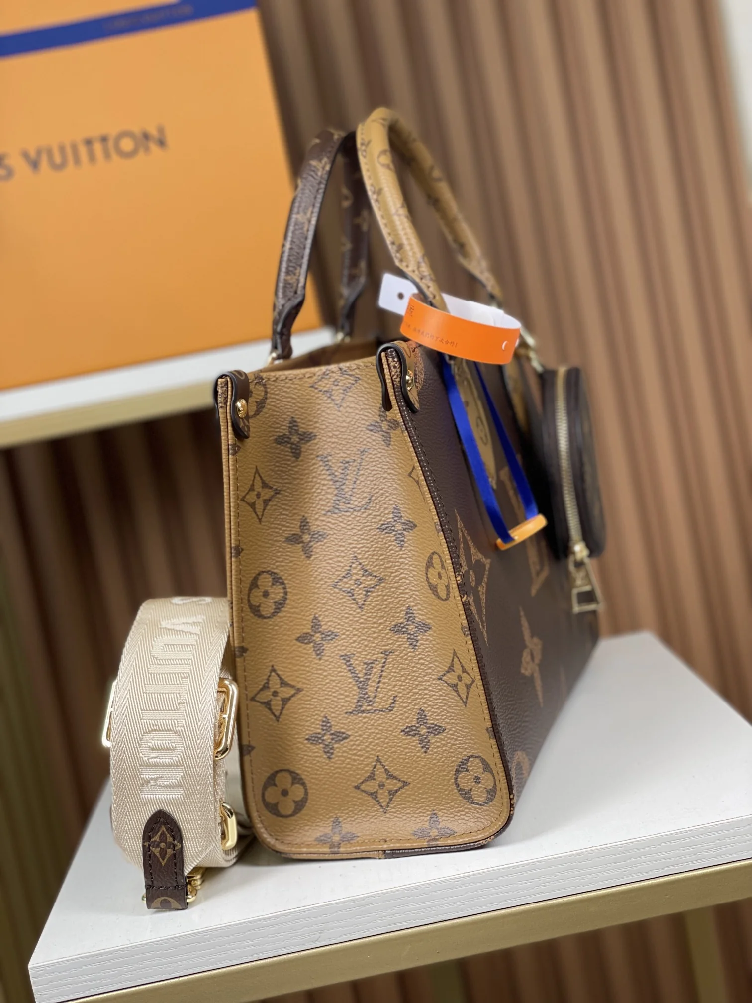 Louisvuitton OnTheGo Small Handbag M46373 25x19x11.5 cm - description_image6