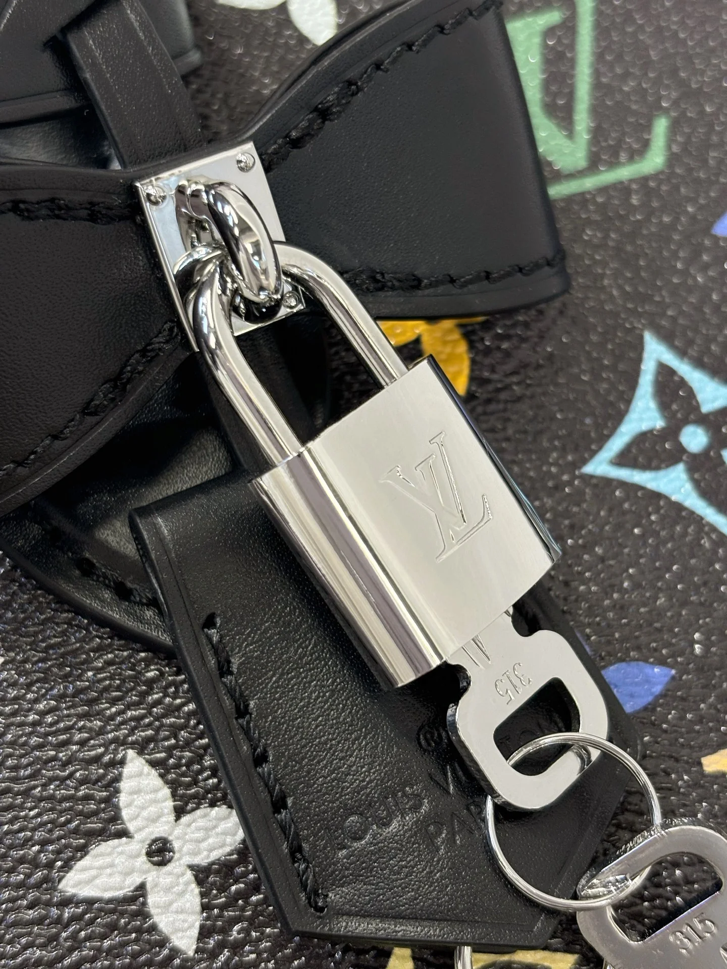 Louisvuitton OnTheGo East West Chain Bag M46568 25x13x10 cm - description_image7