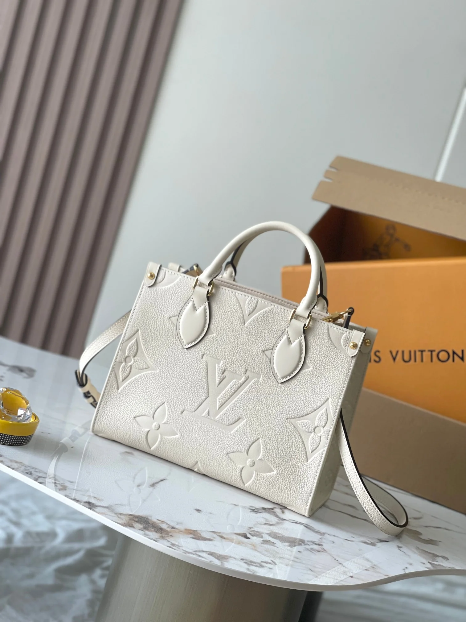 Louisvuitton OnTheGo Small Tote M46569 25x19x11.5 cm - description_image1