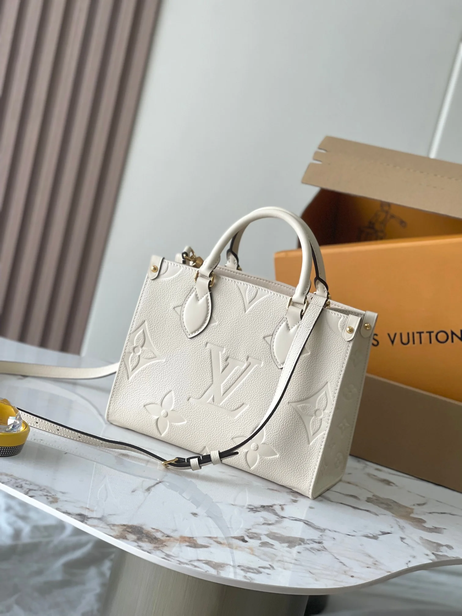 Louisvuitton OnTheGo Small Tote M46569 25x19x11.5 cm - description_image3