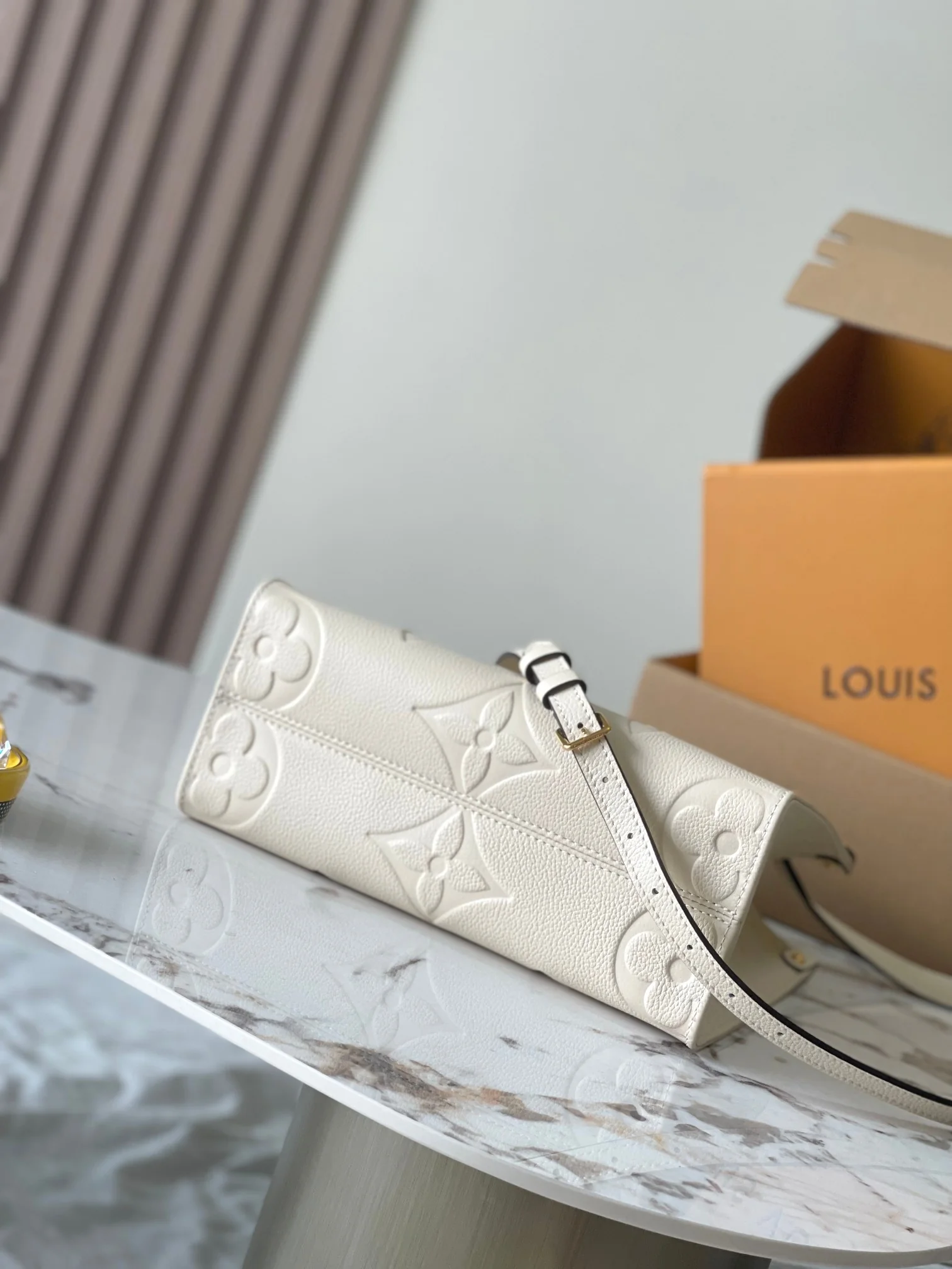 Louisvuitton OnTheGo Small Tote M46569 25x19x11.5 cm - description_image4