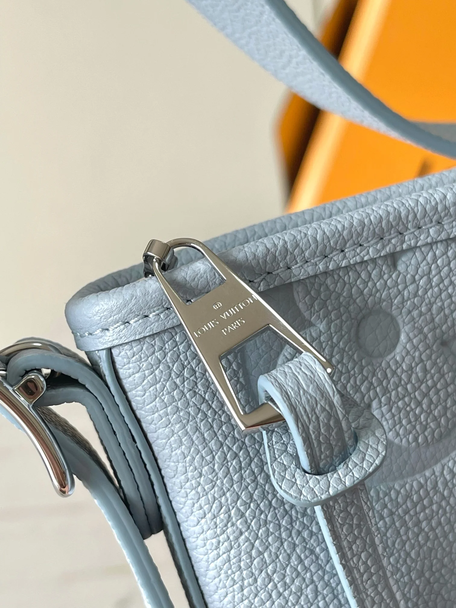 Louisvuitton Carryall Small Handbag Monogram Empreinte Embossed Leather M46673 29x24x12 cm - description_image9