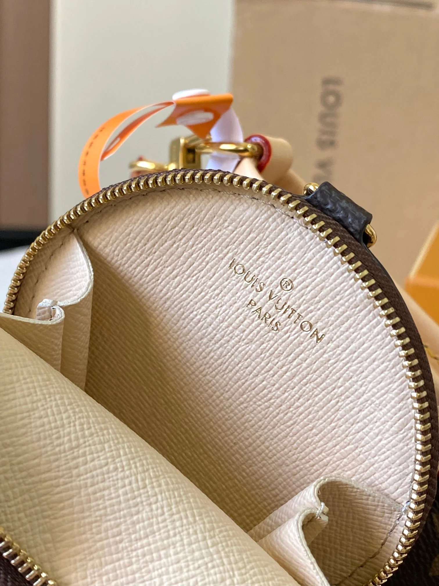 Louisvuitton Neverfull BB Handbag M46705 24x14x9 cm - description_image6