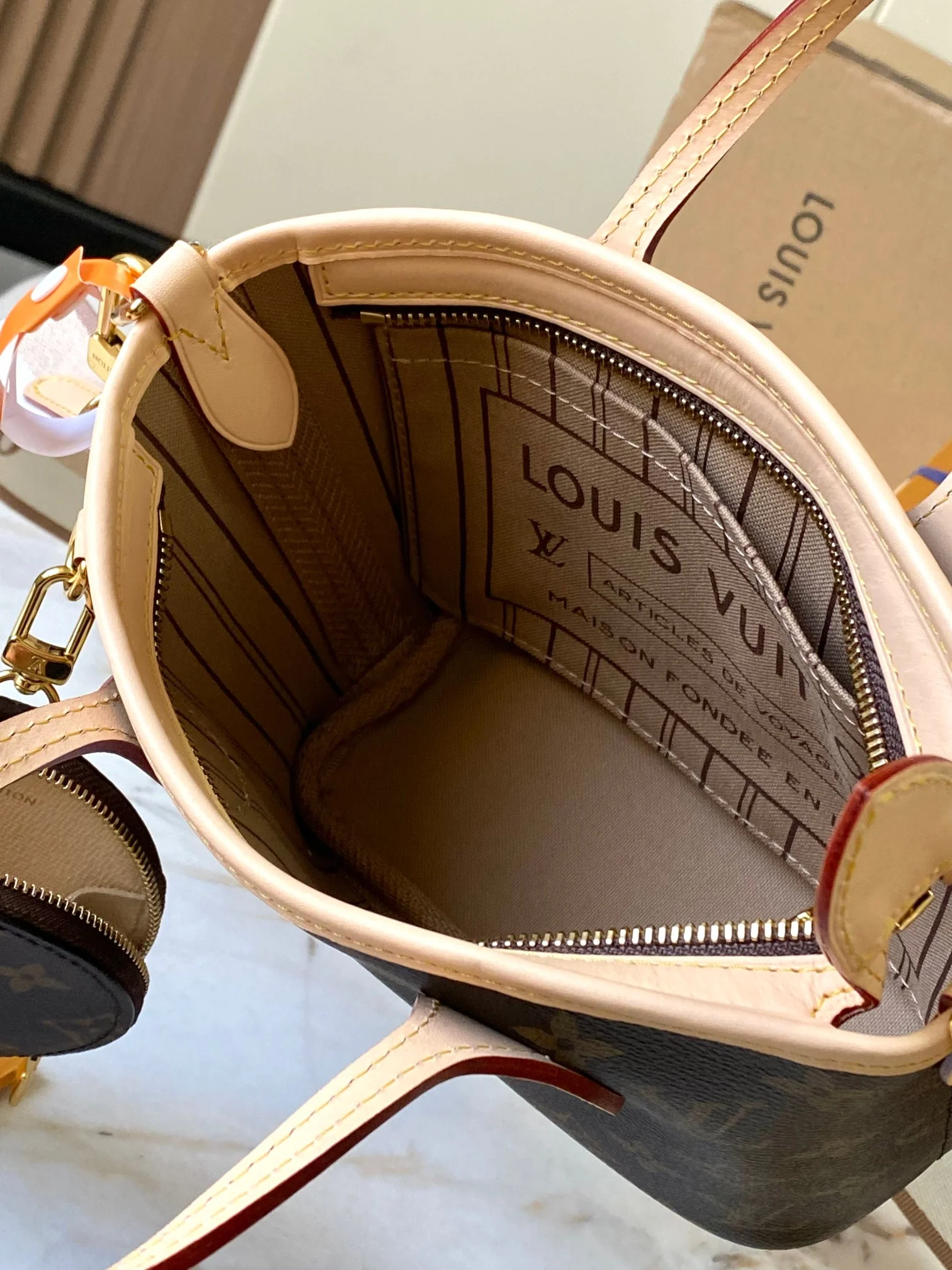 Louisvuitton Neverfull BB Handbag M46705 24x14x9 cm - description_image7