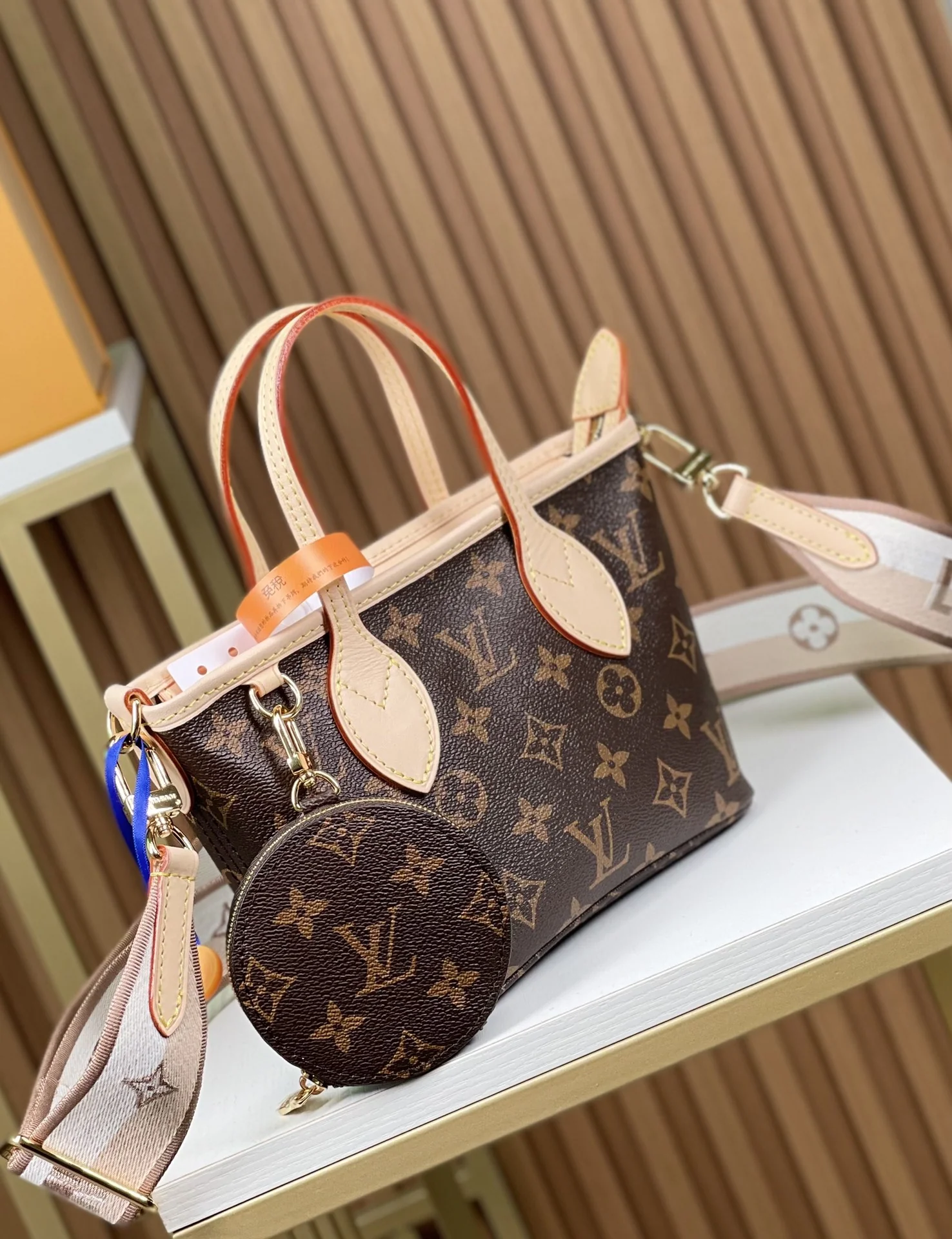 Louisvuitton Neverfull BB M46705 24x14x9 cm - description_image5