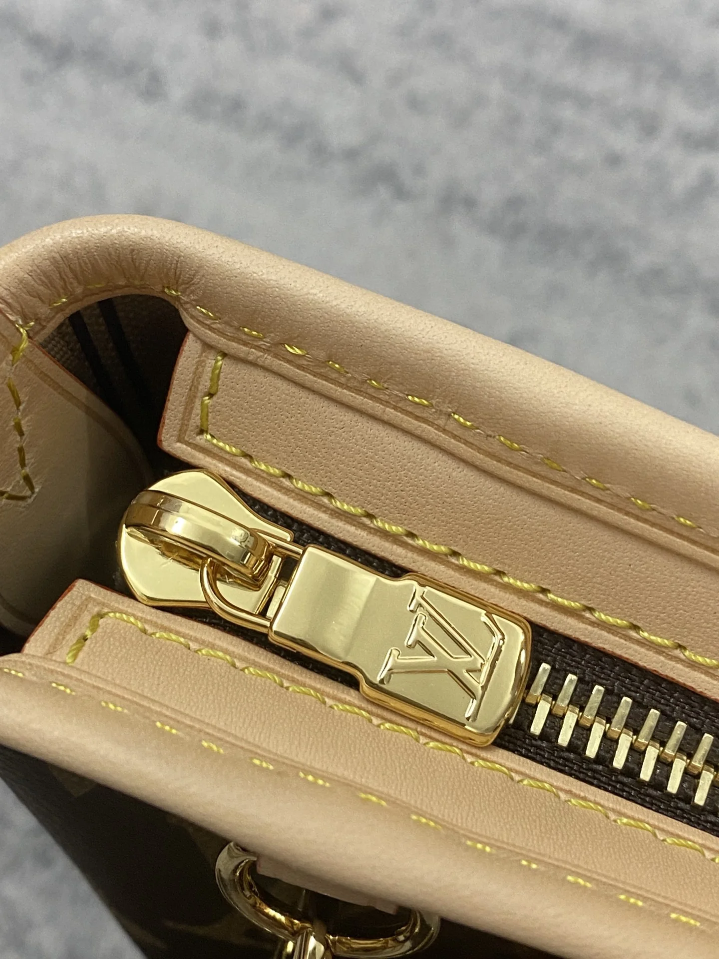 Louisvuitton Neverfull BB M46705 24x14x9 cm - description_image5