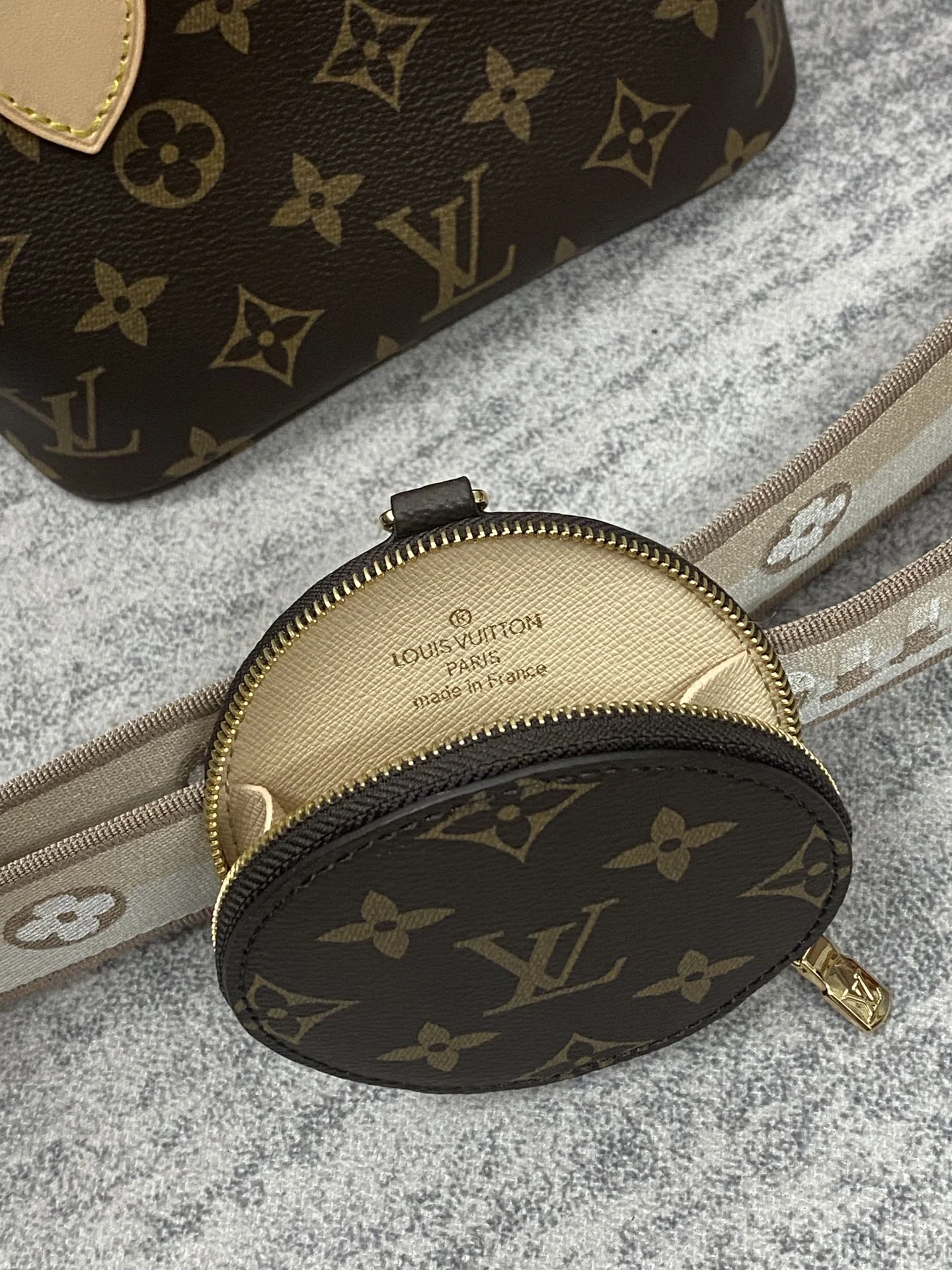 Louisvuitton Neverfull BB M46705 24x14x9 cm - description_image8