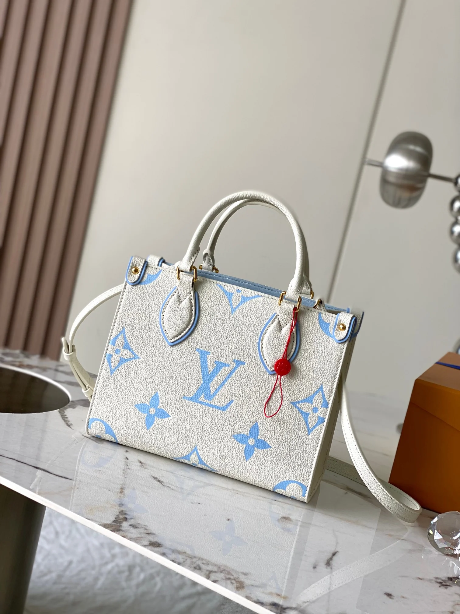 Louisvuitton OnTheGo Tote M46833 25cm - description_image1