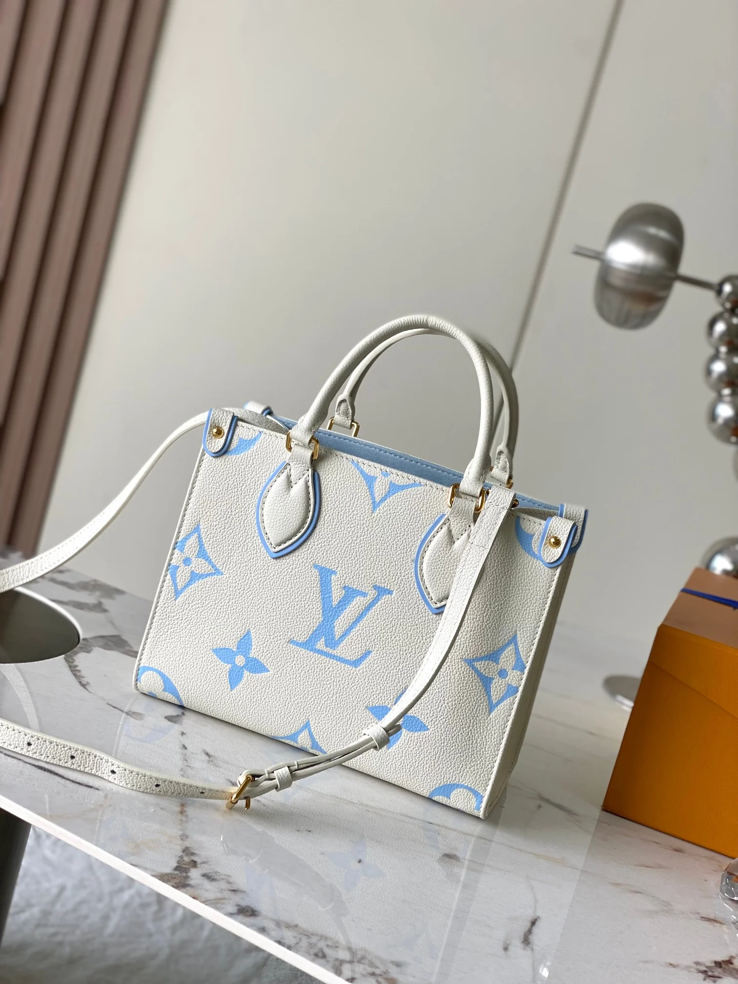 Louisvuitton OnTheGo Tote M46833 25cm - description_image3