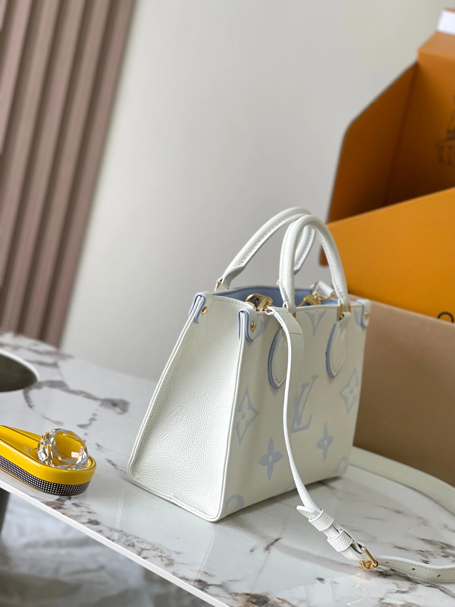 Louisvuitton OnTheGo Small Tote M46833 25x19x11.5 cm - description_image2