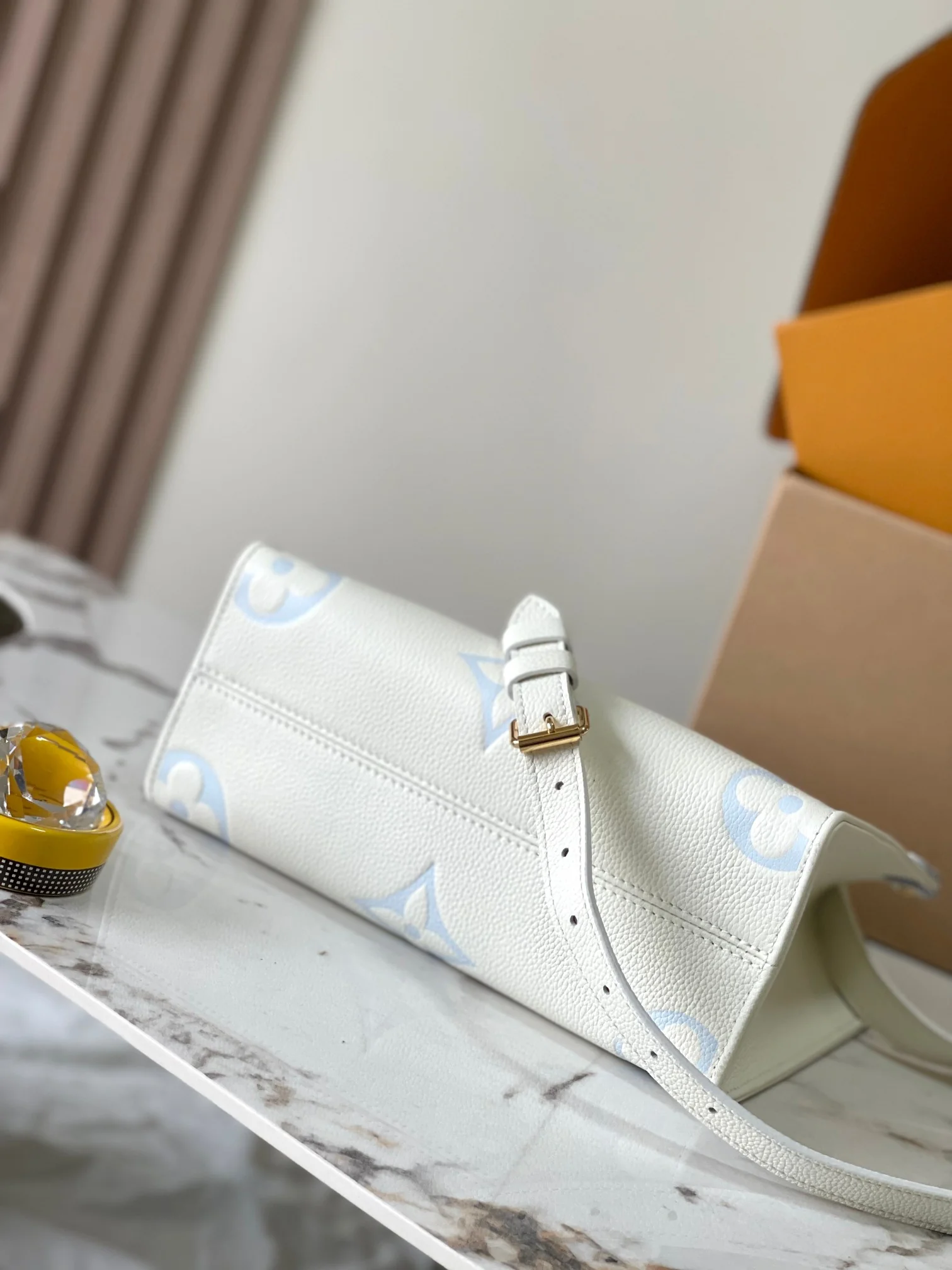 Louisvuitton OnTheGo Small Tote M46833 25x19x11.5 cm - description_image4