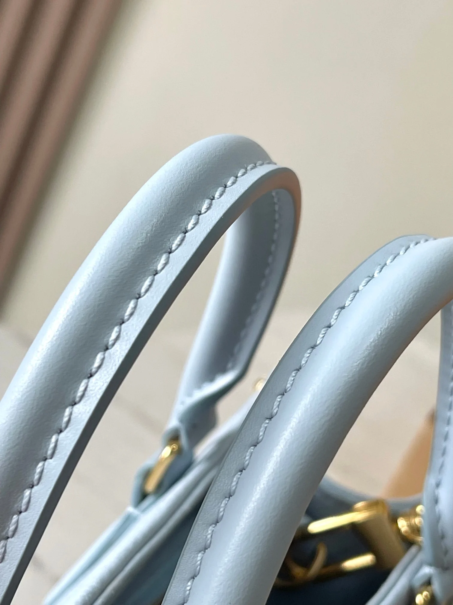 Louisvuitton OnTheGo Small Handbag M46840 25x19x11.5cm - description_image9