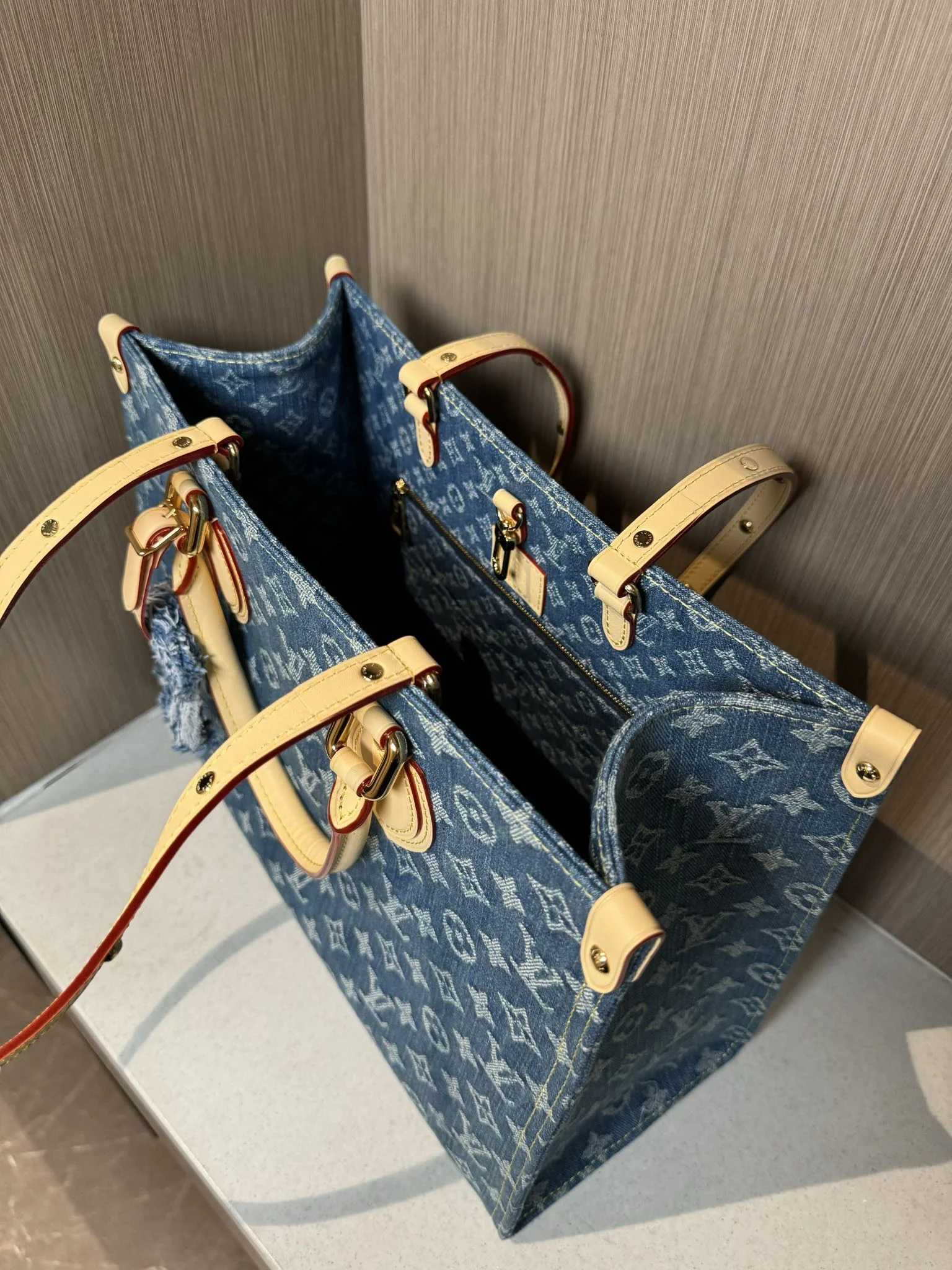 Louisvuitton Onthego Medium Tote M46871 35x27x14 cm - description_image8