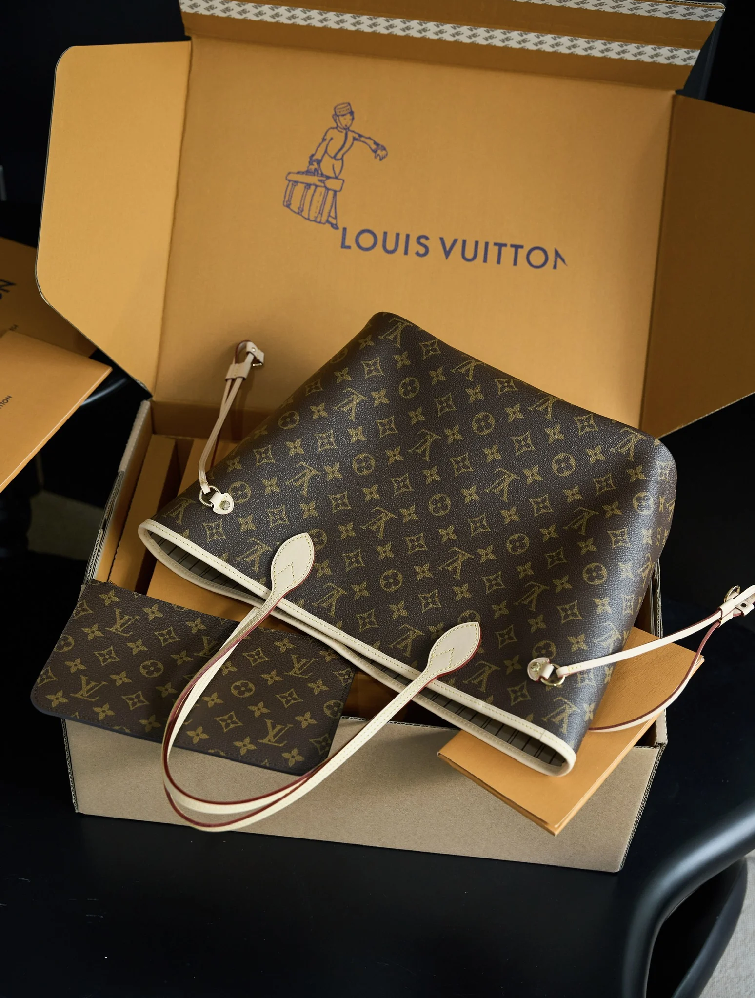 Louisvuitton Neverfull Medium Handbag M46975 28 x 14 x 31 cm - description_image3